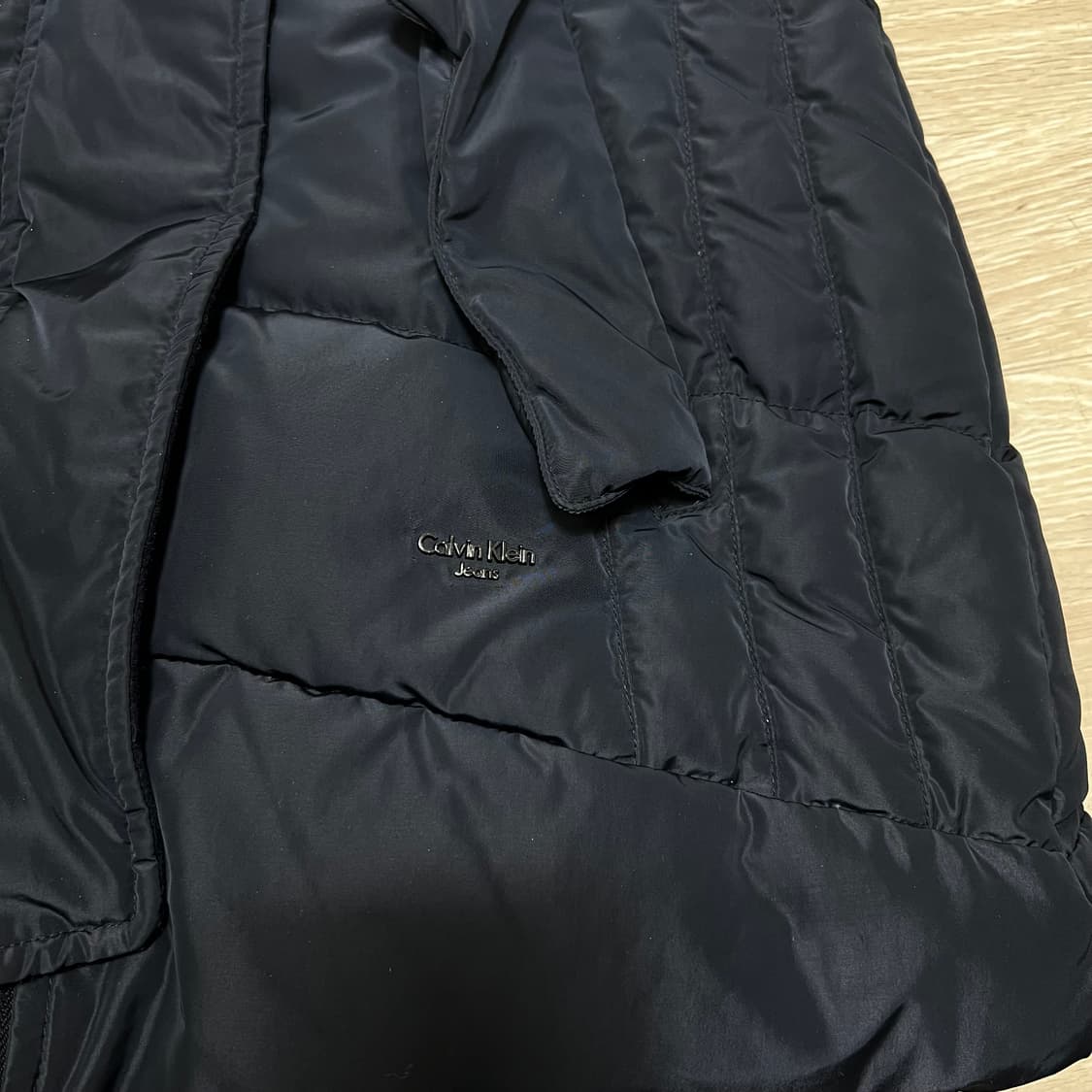 켈빈클라인 진스 여성 덕다운 와펜 후드 롱패딩 점퍼 [네이비] XS/85 상품이미지5