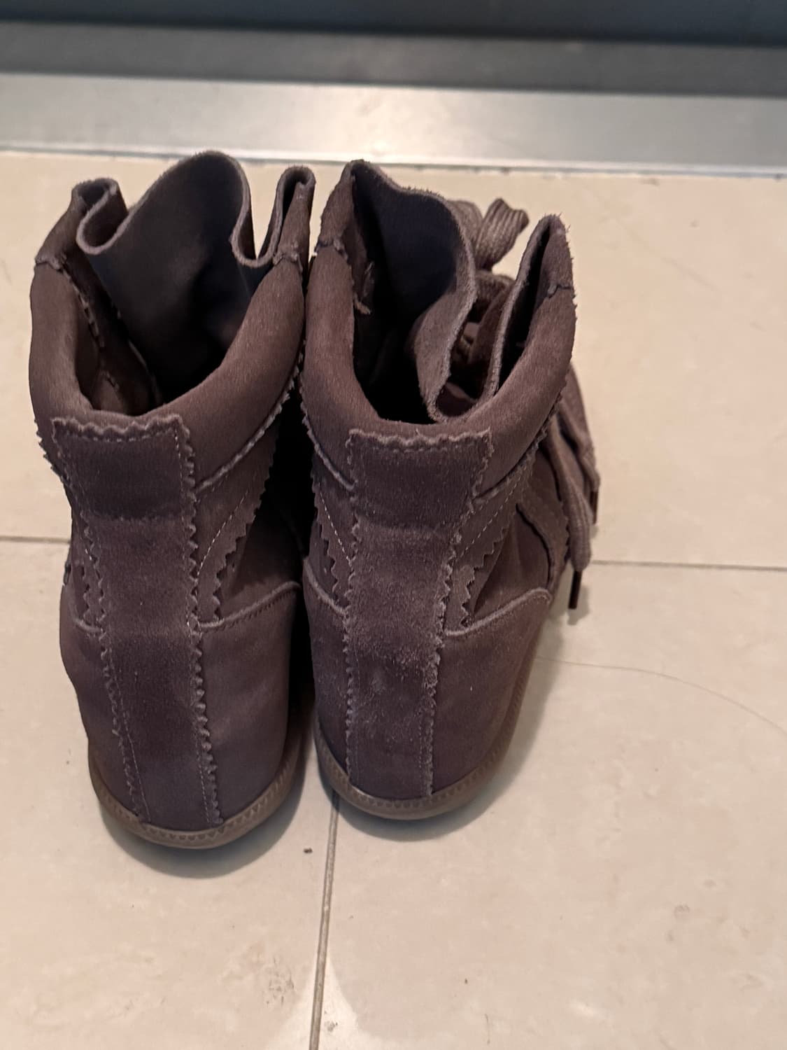 온마인드 이이알하우스 베르크서울 이자벨마랑맛 하이 스웨이드 스니커즈 상품이미지4