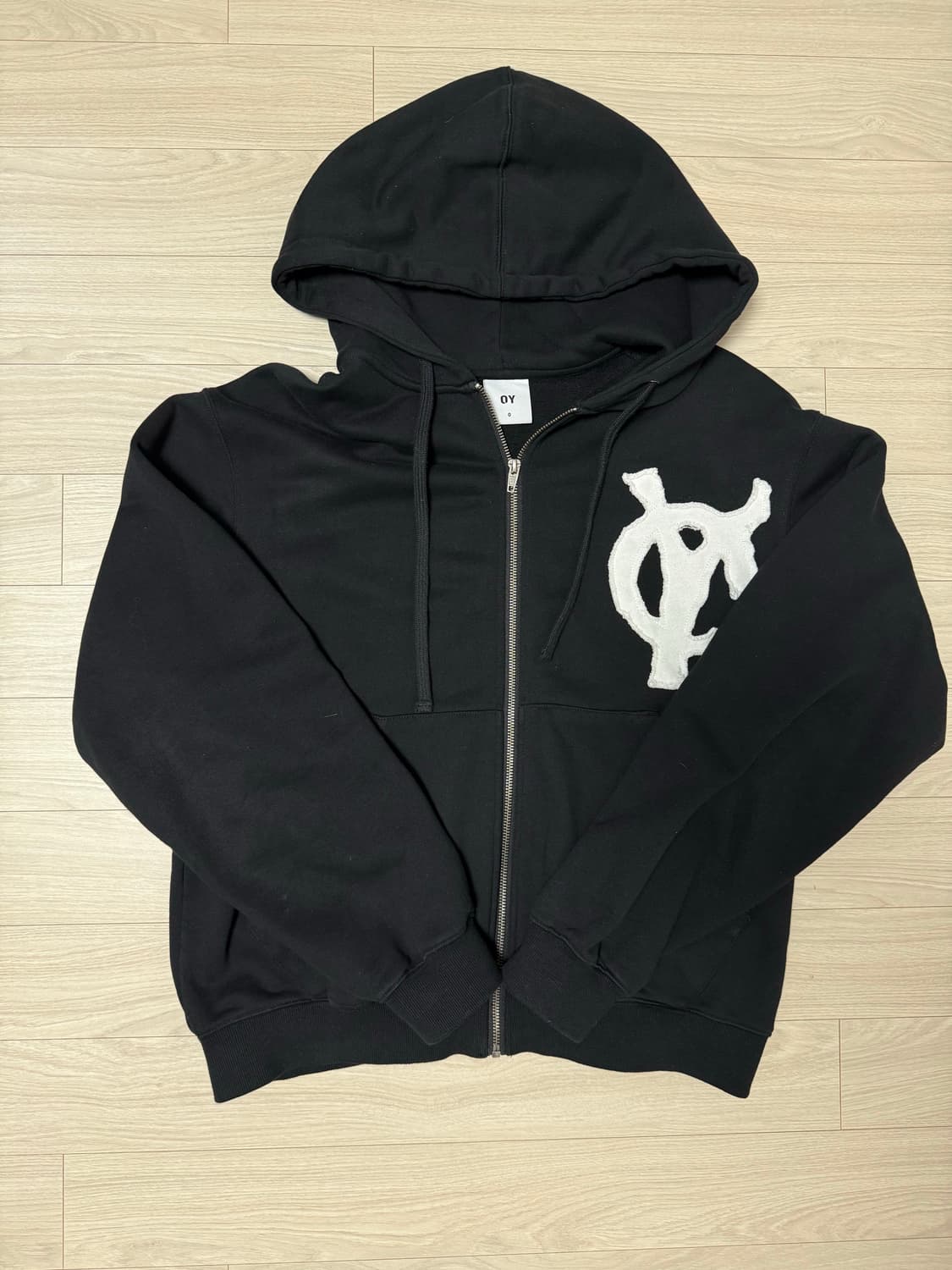 오와이 LOGO PATCH HOODIE ZIP UP - BLACK 상품이미지1