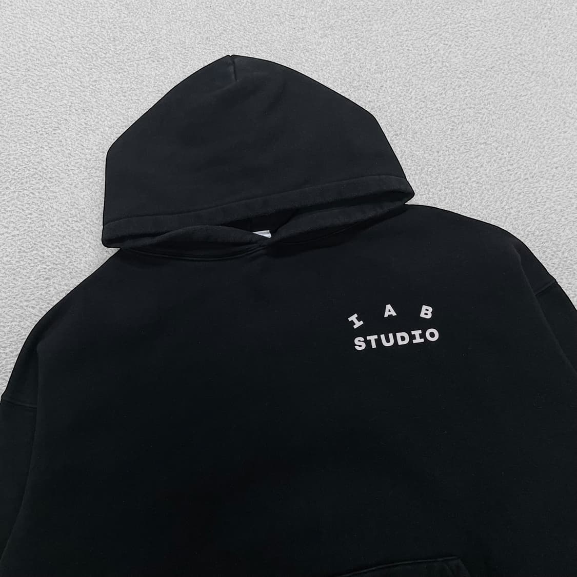 아이앱스튜디오 스펠 로고 후드티 블랙 상품이미지4