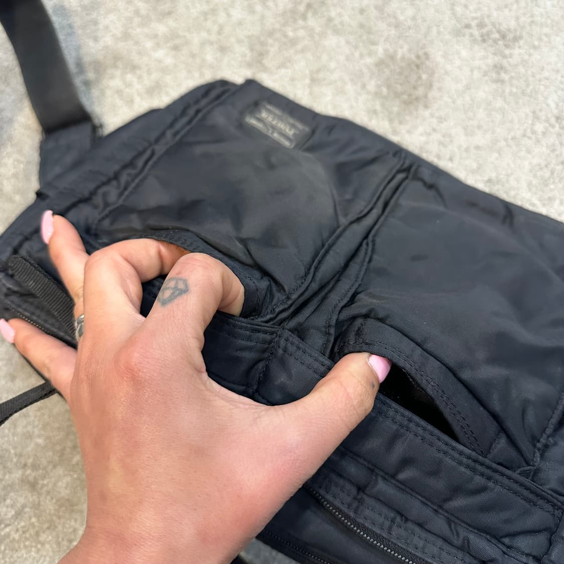 포터 요시다 포터 탱커 블랙 숄더백L 상품이미지5