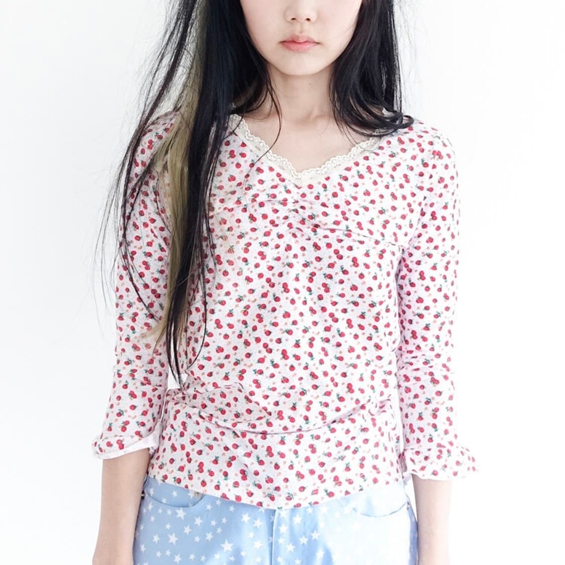 샵페어리 리틀 스트로베리 레이스 탑 아이보리 상품이미지1