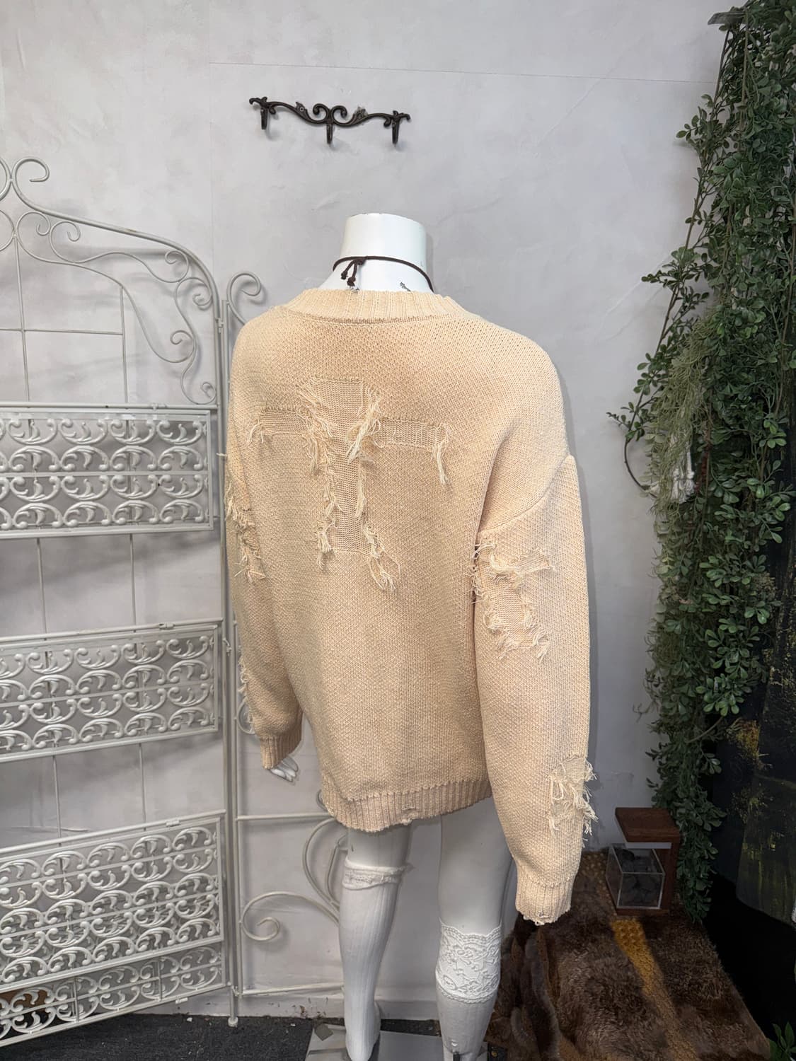 Ivory grunge damage cross detail knit 상품이미지5