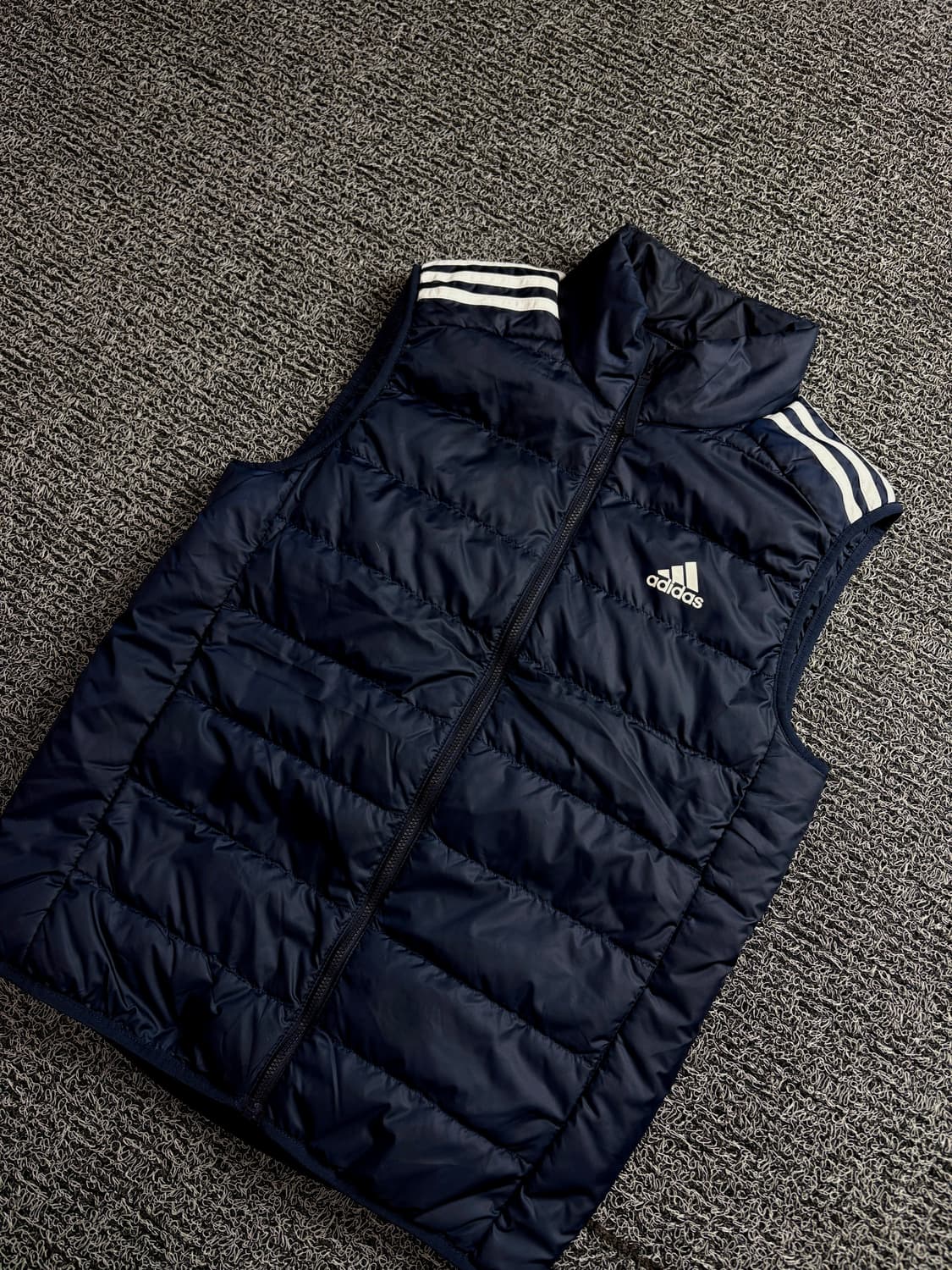 아디다스 나일론 메탈 경량 다운 베스트 1495 상품이미지1