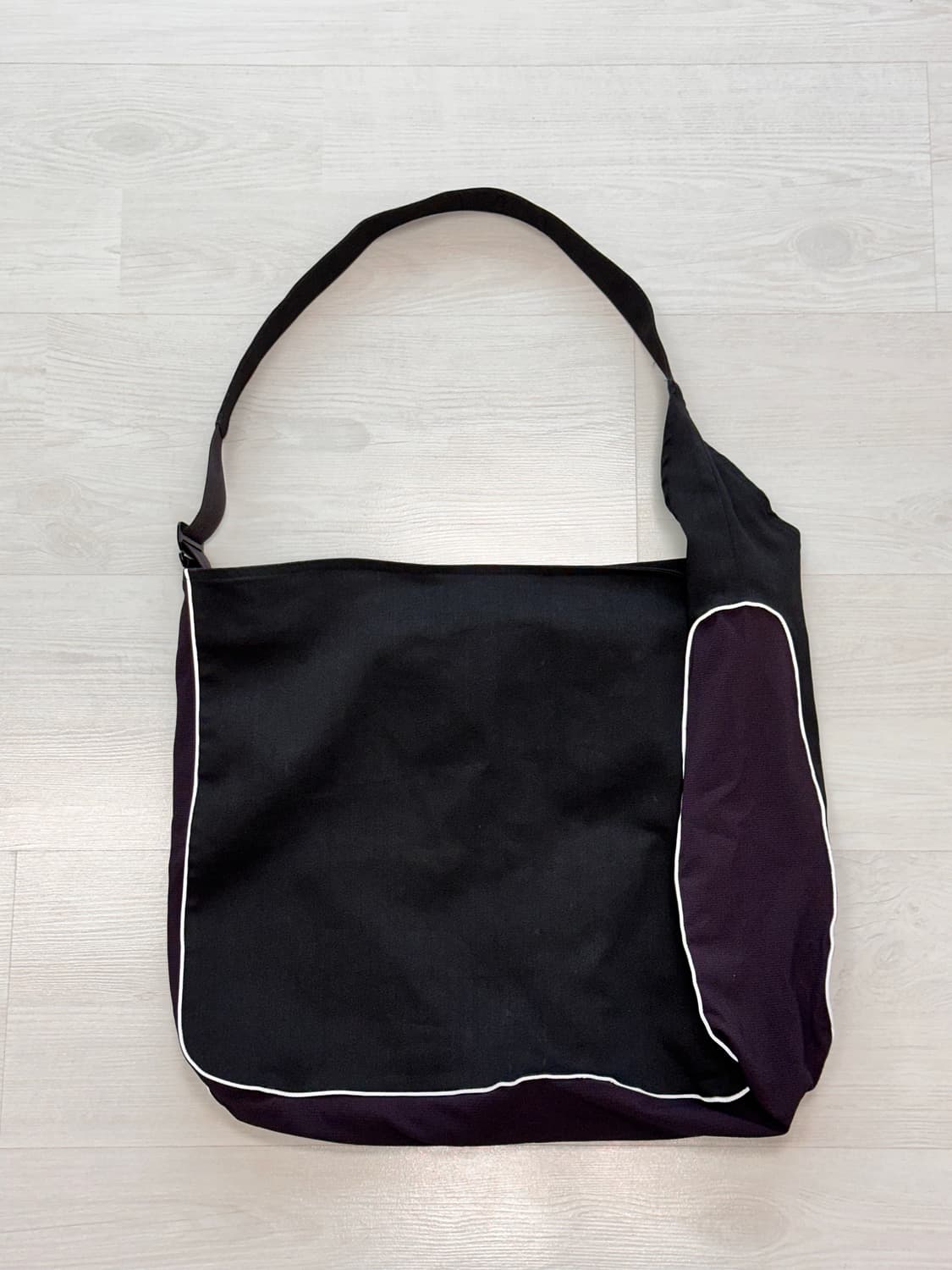 아픽스 패널크로스백 상품이미지2