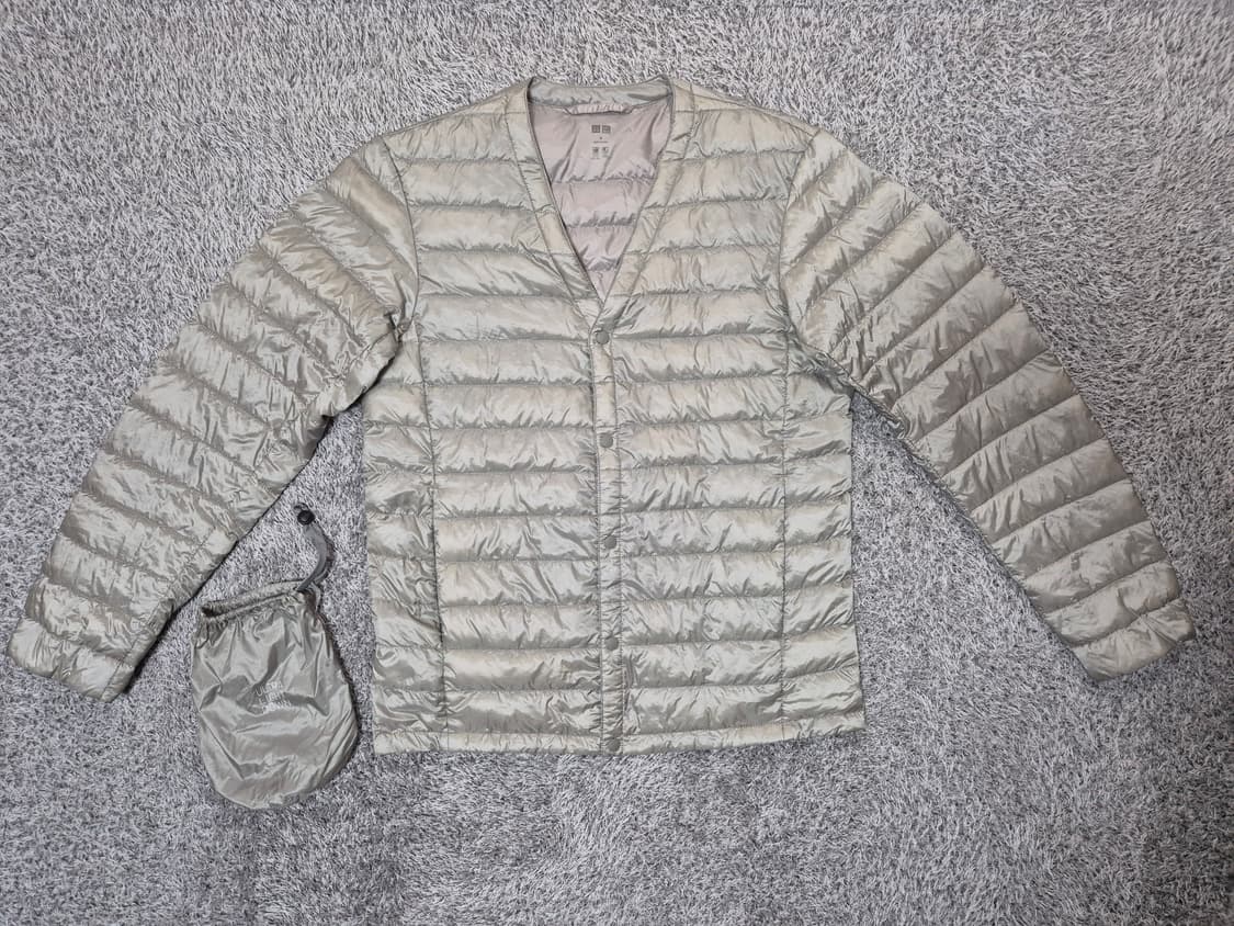 유니클로 남성 브이넥 경량 다운 패딩 L 상품이미지1