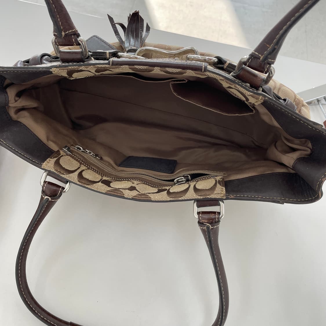 코치 y2k 시그니처 캔버스 토트백 상품이미지9