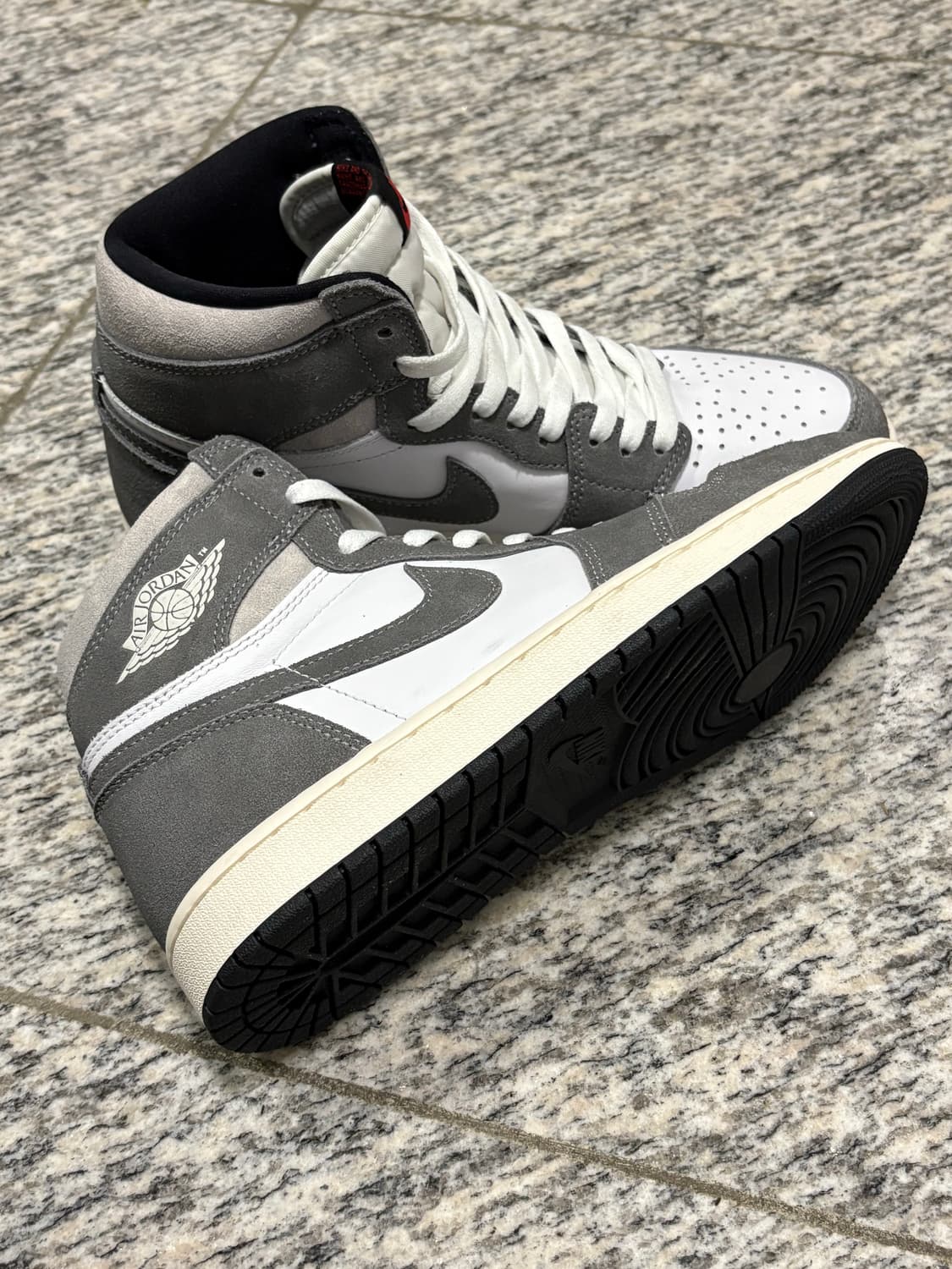 [신발]나이키 에어 조던 1 하이 스모크 그레이 상품이미지3