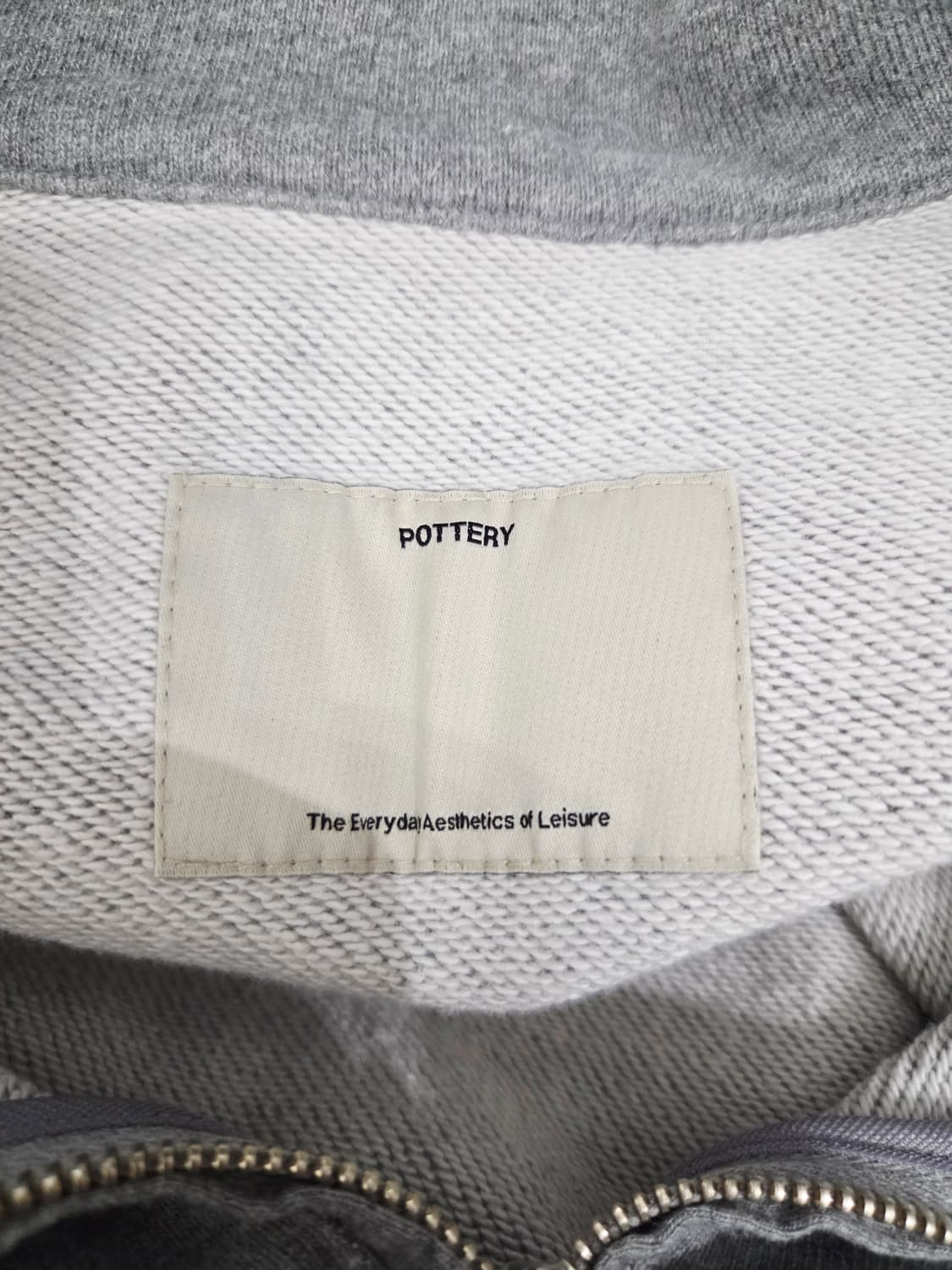 포터리 POTTERY 그레이 하프집업 맨투맨_4 상품이미지5