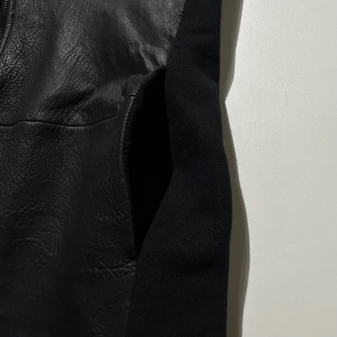 (매장판) 메종 마르지엘라 슬리브리스 레더 집업 코트 블랙 상품이미지7