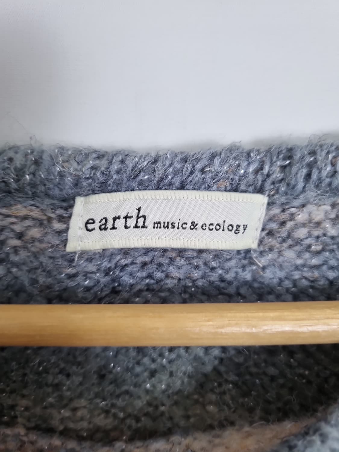 어스뮤직앤에코로지 블루 그라데이션 니트 상품이미지6