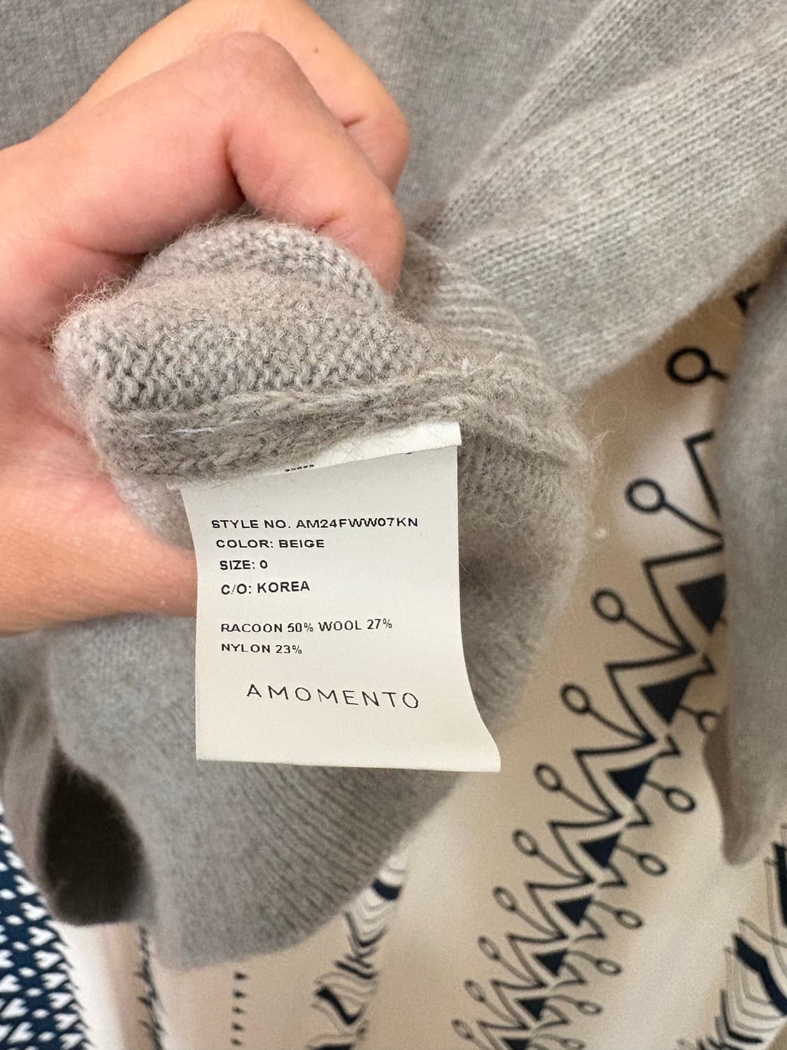 아모멘토 / 라쿤 브이넥 스웨터 상품이미지5