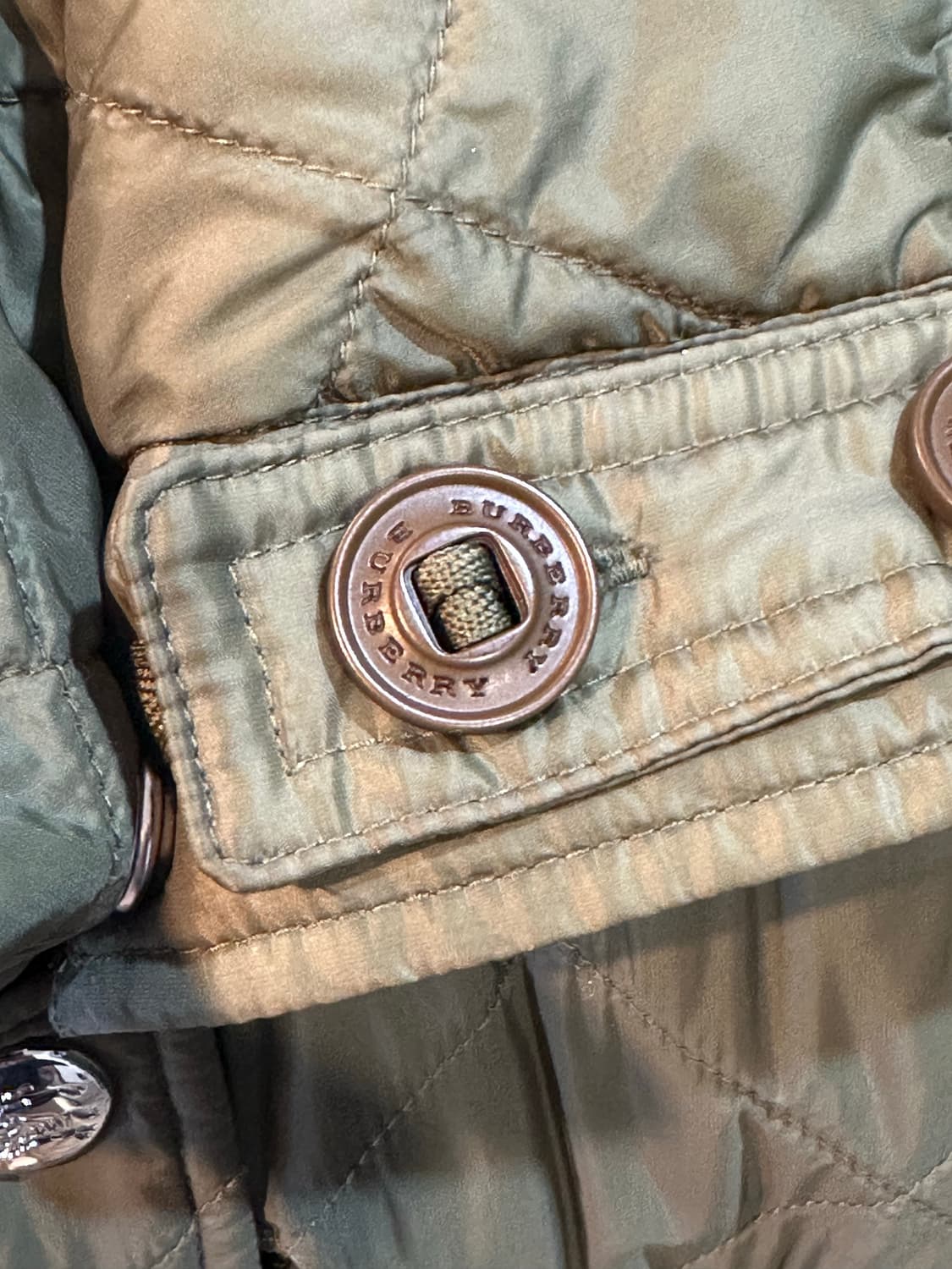 버버리 콜레레인 퀼팅 패딩 상품이미지9