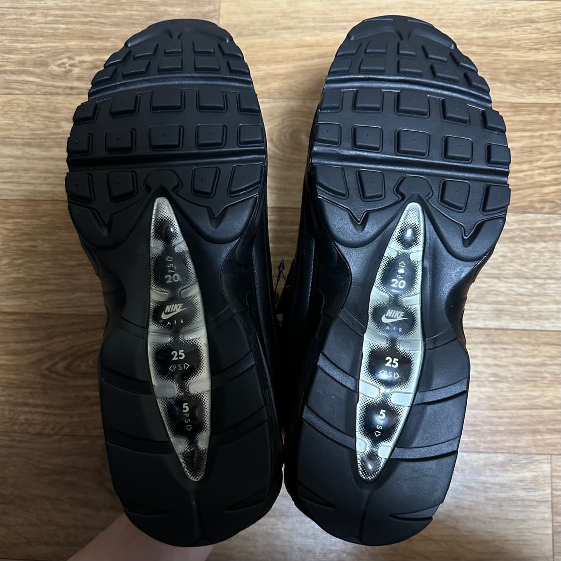 나이키 슈프림 에어맥스 95 럭스 트리플 블랙 290사이즈 상품이미지5