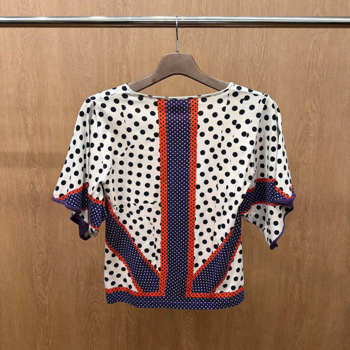 폴스미스 반팔 티셔츠 슬릿 슬리브 도트 패턴 라운드넥 디테일 베이지 상품이미지3