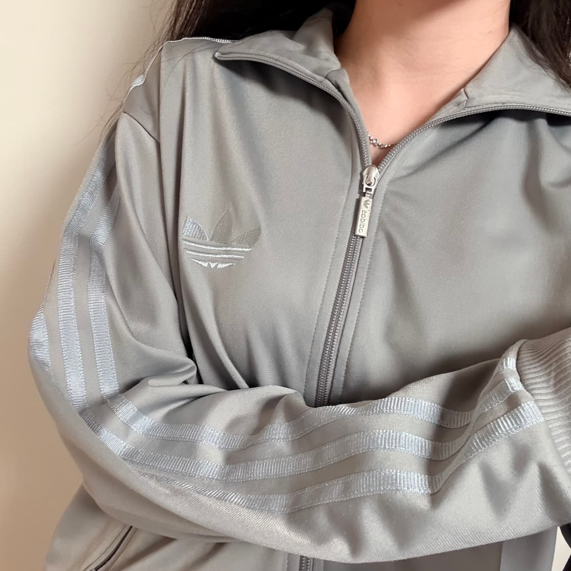 아디다스 대대장 그레이 실버 져지 트랙탑 상품이미지1