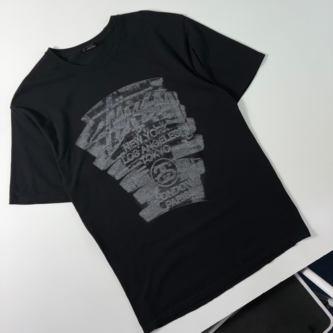 Stussy  스투시 월드투어 로고 블랙 라운드 반팔 티셔츠  상품이미지3