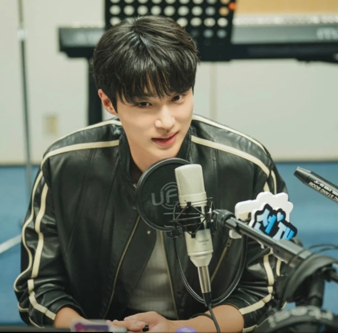 엘무드 트랙 램스킨 / 46 (변우석 착용) 상품이미지1