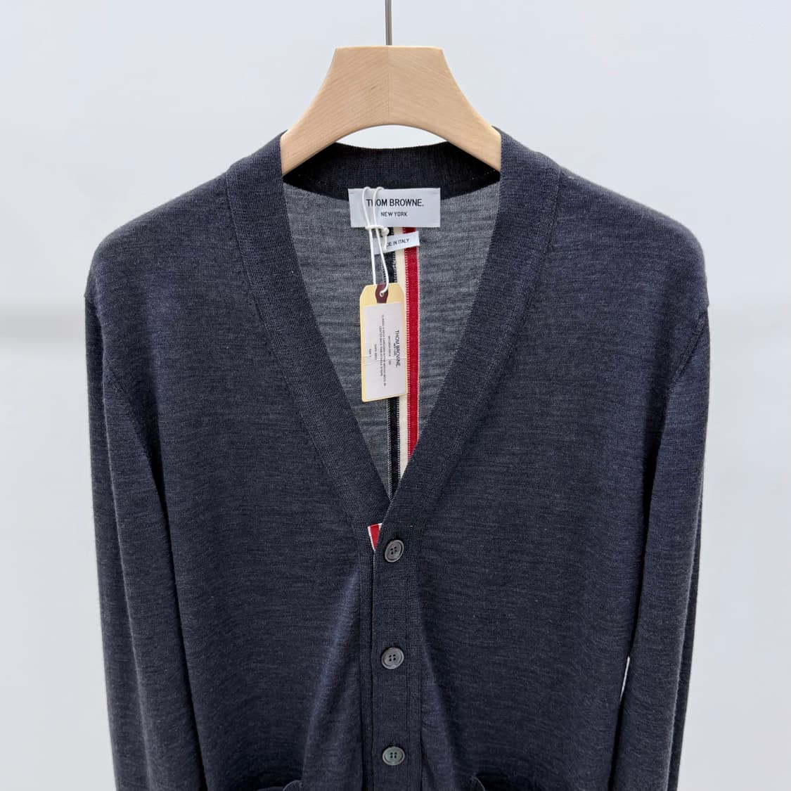 [미사용/2] 톰브라운 백삼선 울 가디건 다크 그레이 상품이미지4