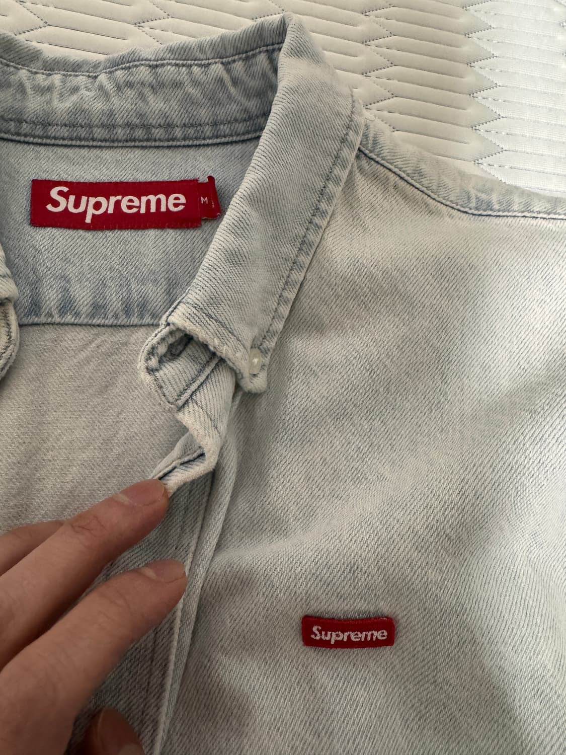 슈프림 스몰로고 데님셔츠 연청 m 24fw 상품이미지2