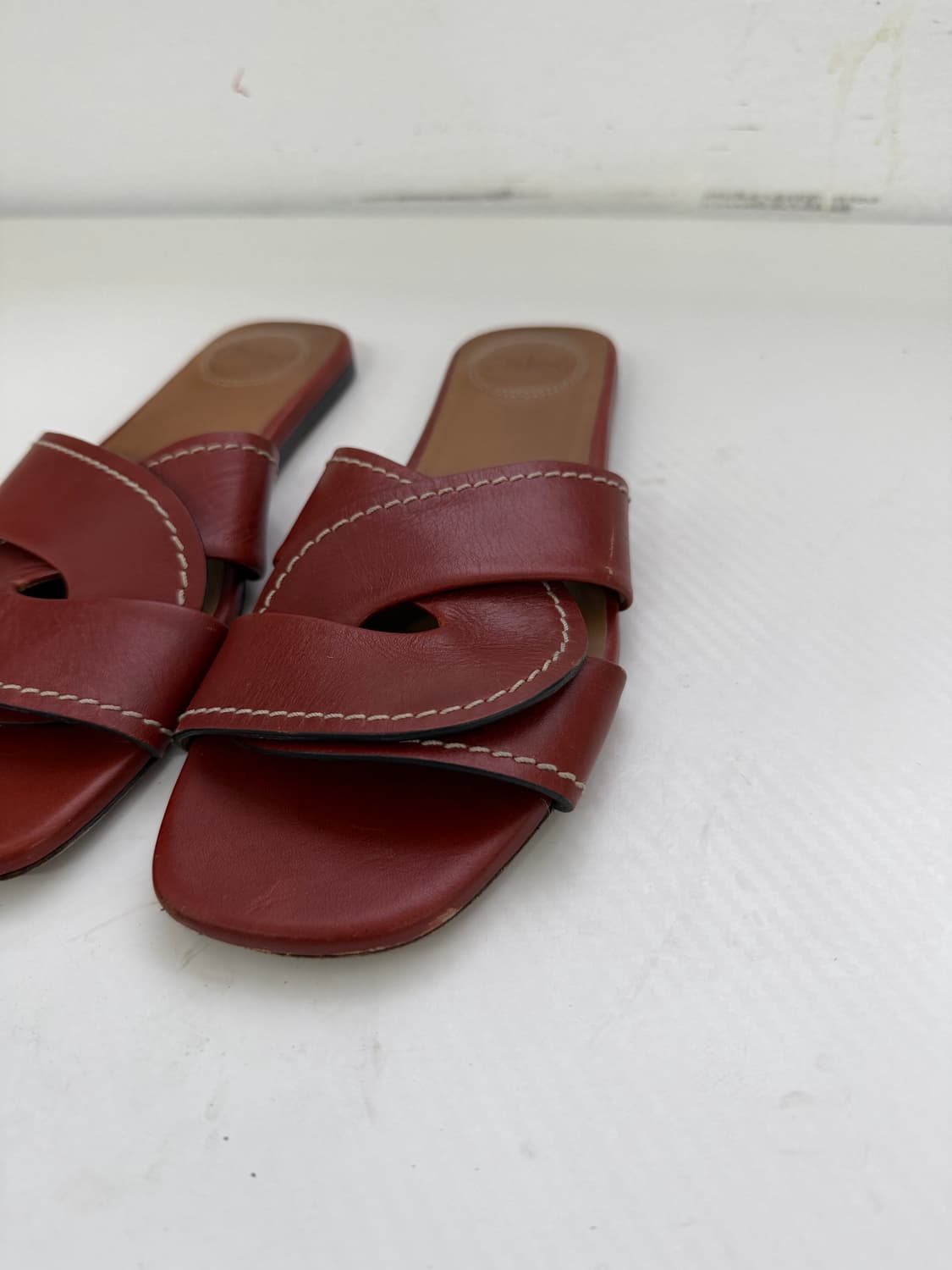 정품) 끌로에 캔디스 플랫 트위스트 슬리이드샌들 37(240) 상품이미지2