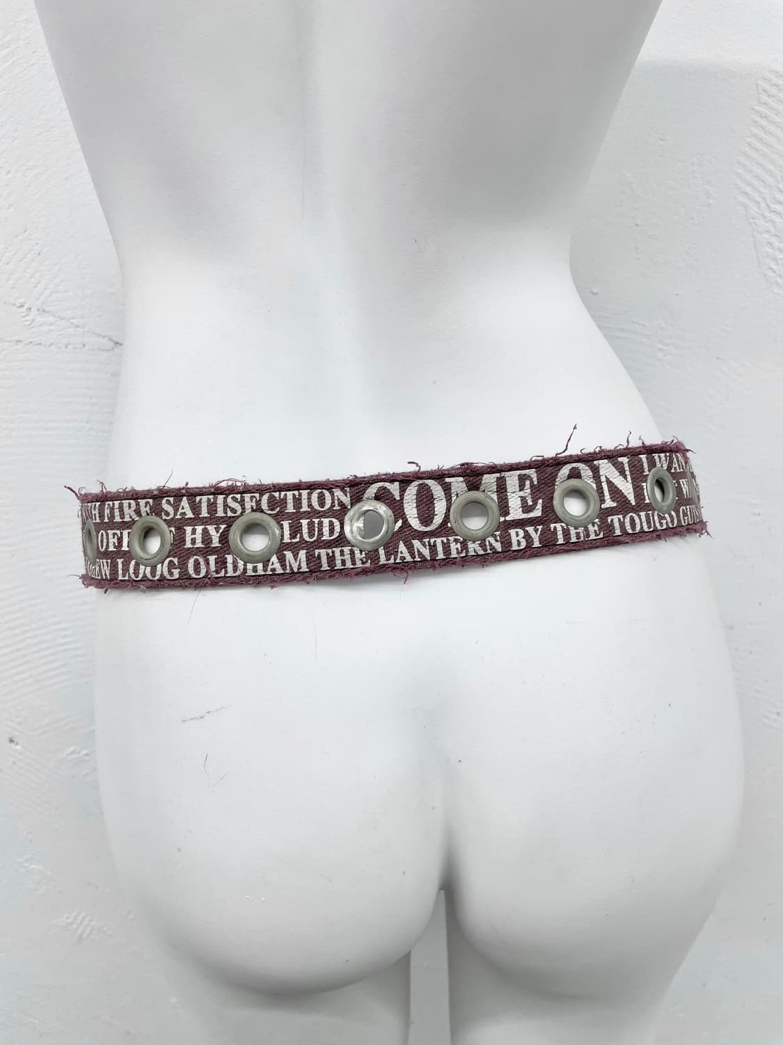 y2k 레터링 펀칭 벨트 상품이미지4