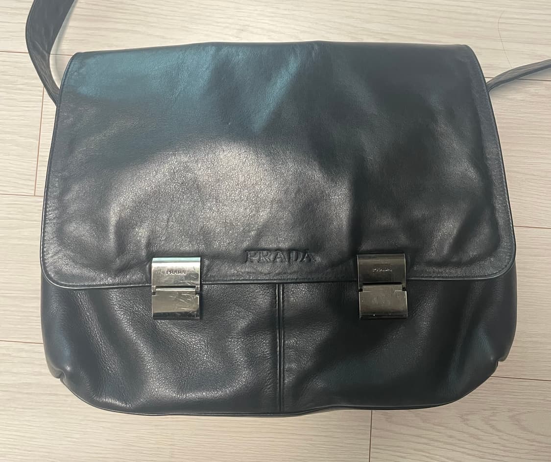 프라다 레더 메신저백 상품이미지1