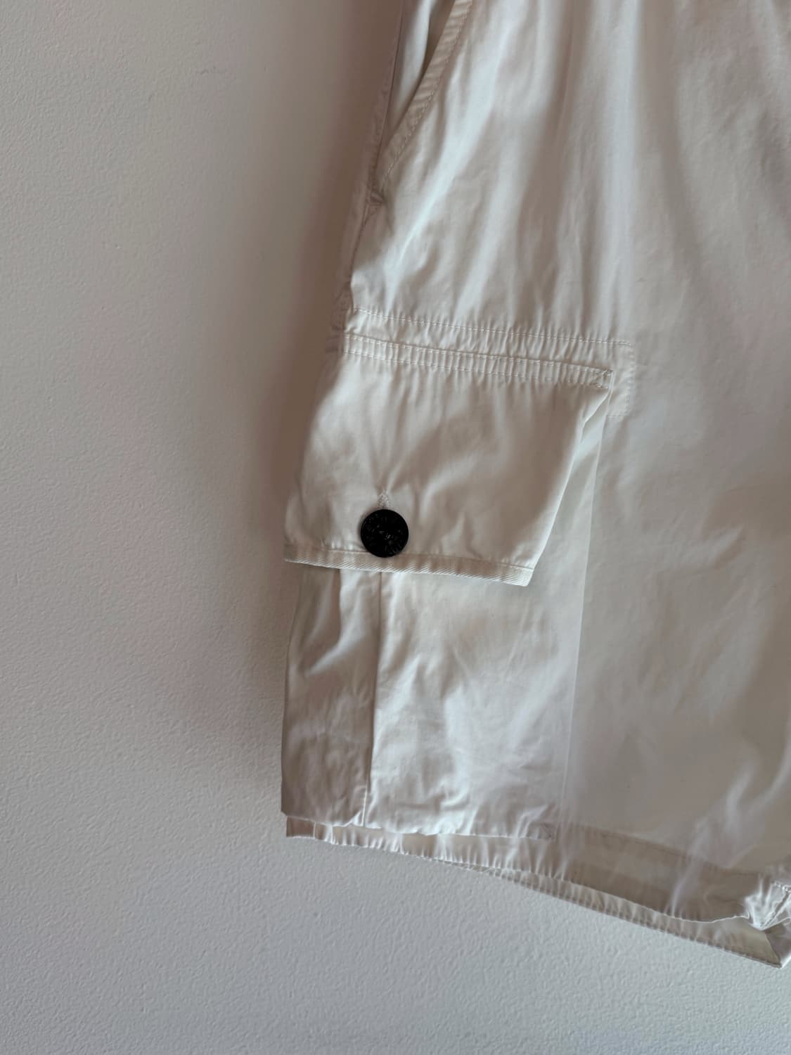 Stone island 스톤아일랜드 와펜 화이트 카고 쇼츠 상품이미지5