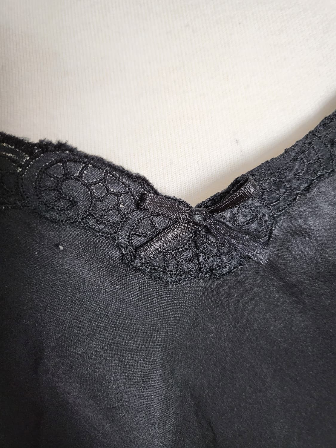 빈티지 블랙 새틴 자수레이스 슬립 나시 탑 상품이미지4