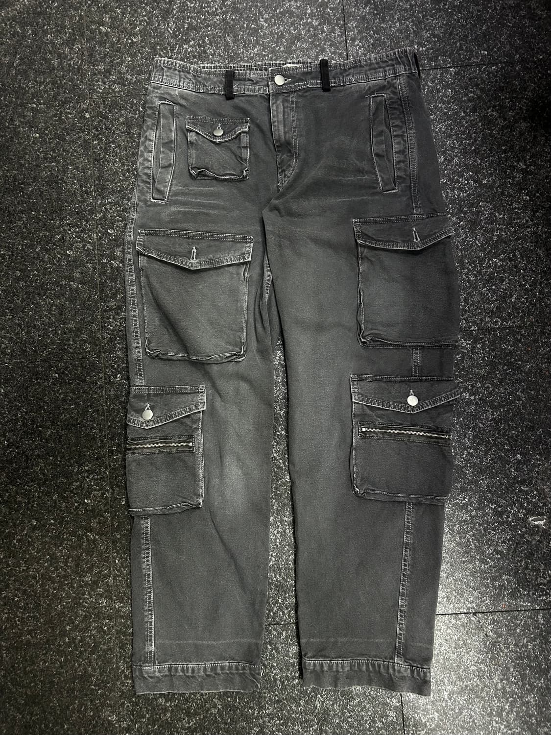 Zara의 워시드 릴랙스드 핏 데님 카고 팬츠 상품이미지1