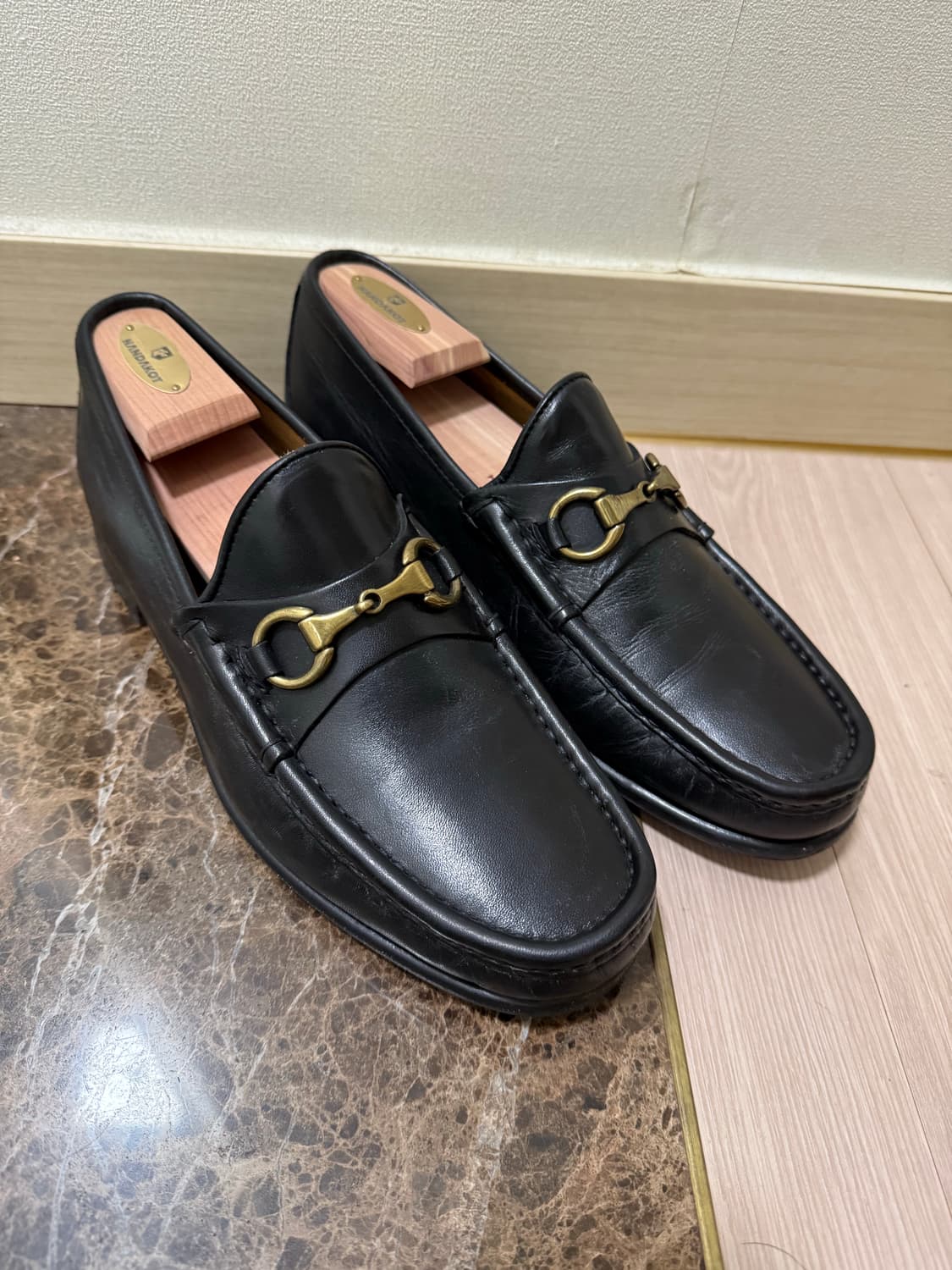 Parlour 홀스빗 레더 로퍼 블랙 270 상품이미지1