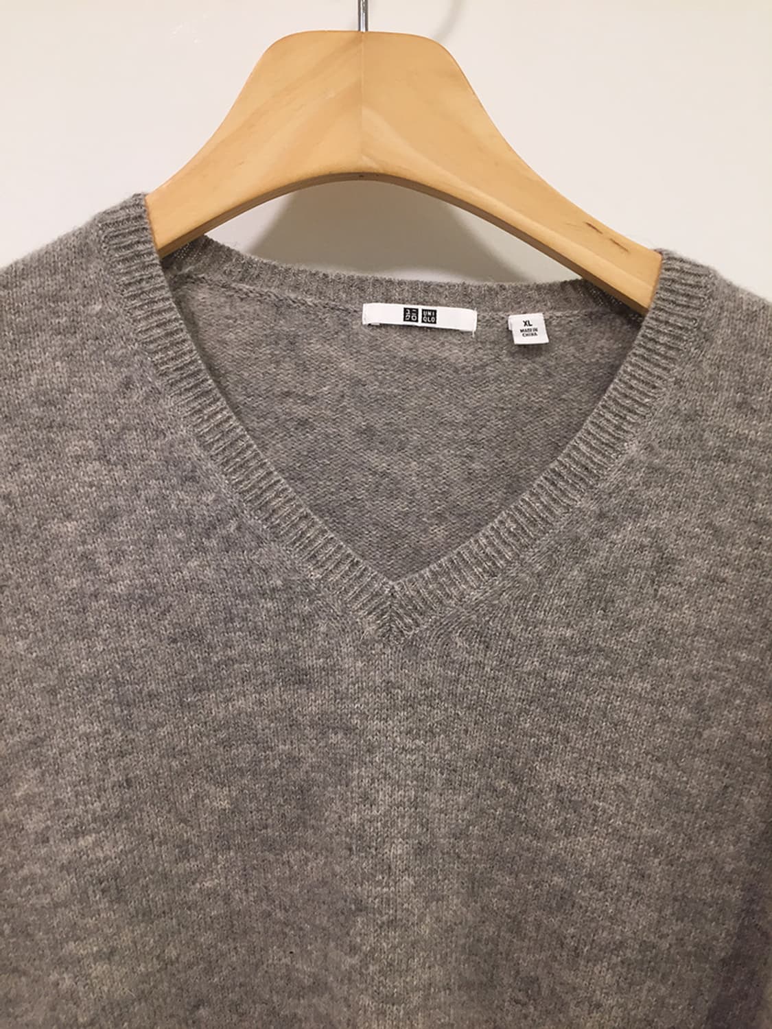 여성 유니클로 V넥 니트 100 상품이미지3