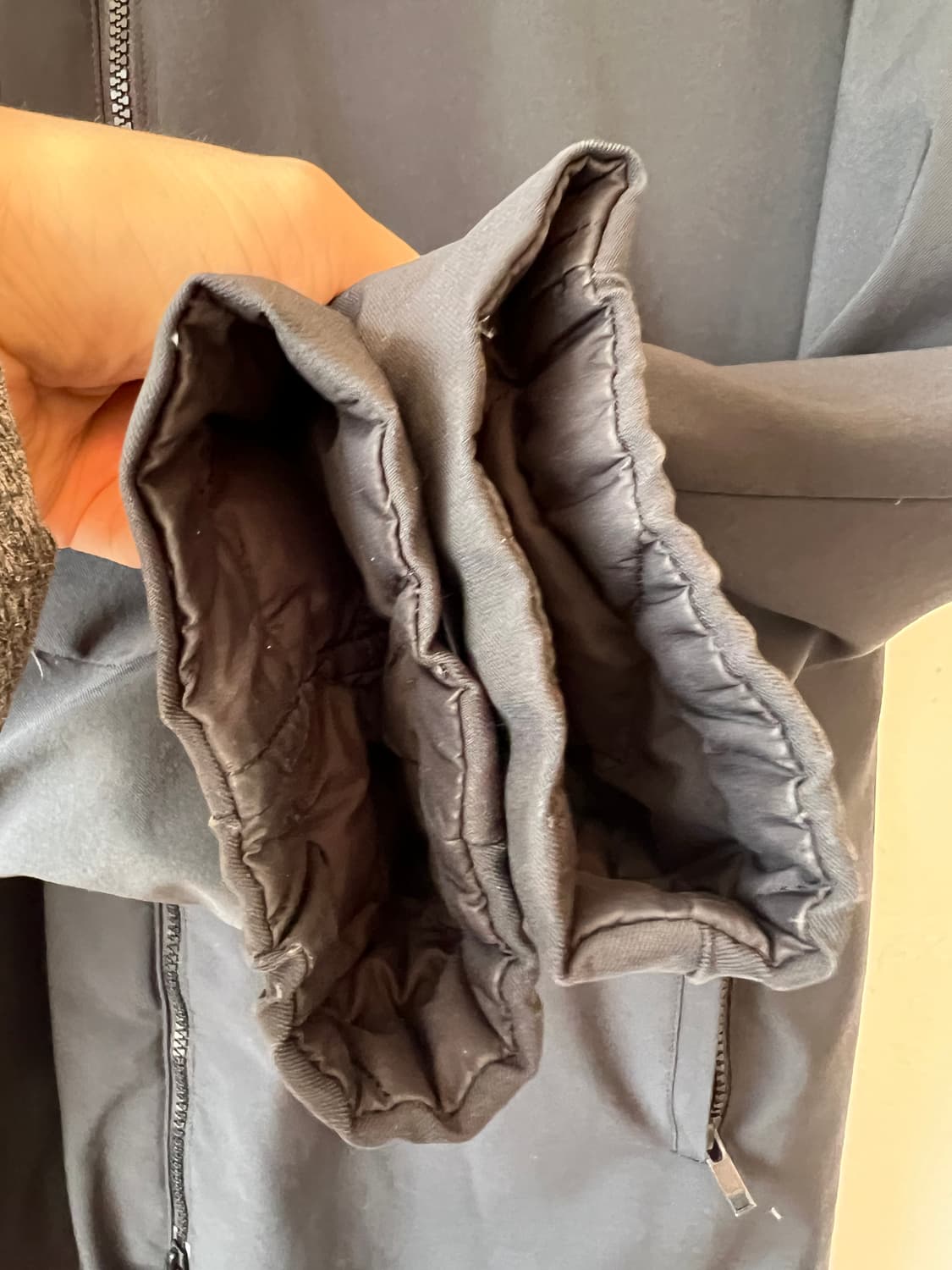 띠어리 남성 블랙 미니멀패딩 리버서블점퍼 상품이미지7