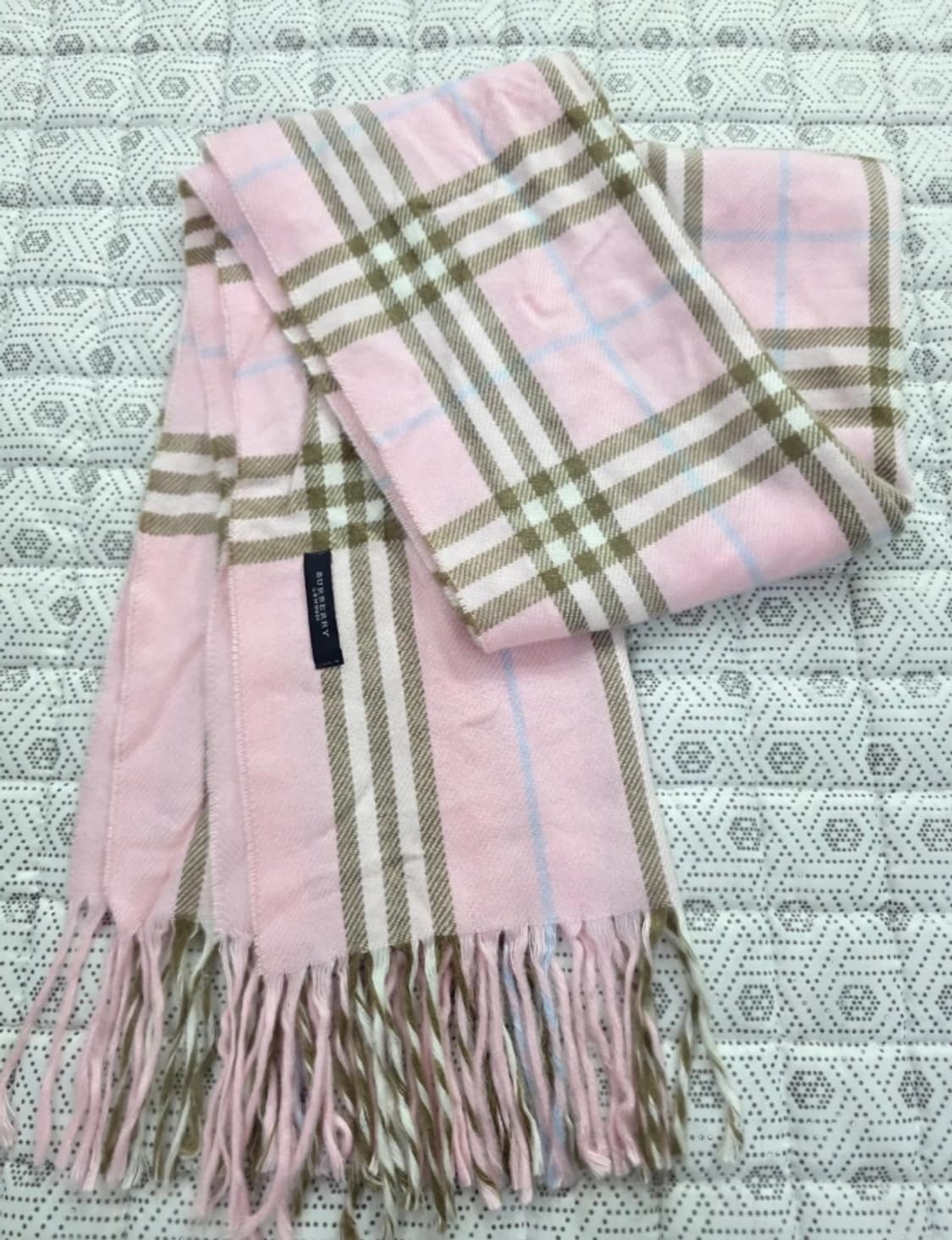 버버리 핑크 체크 머플러 상품이미지2