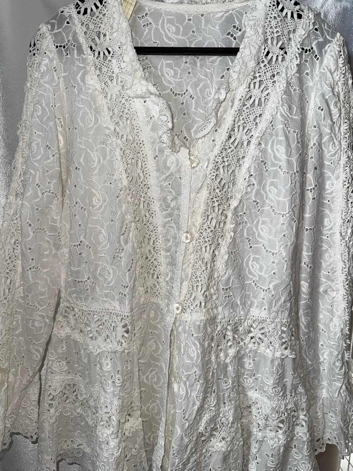 로맨틱 펀칭 레이스 블라우스 상품이미지2