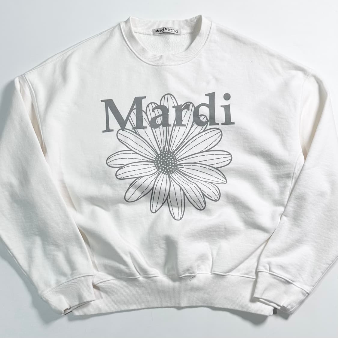  마르디메르크디 화이트 맨투맨 상품이미지1