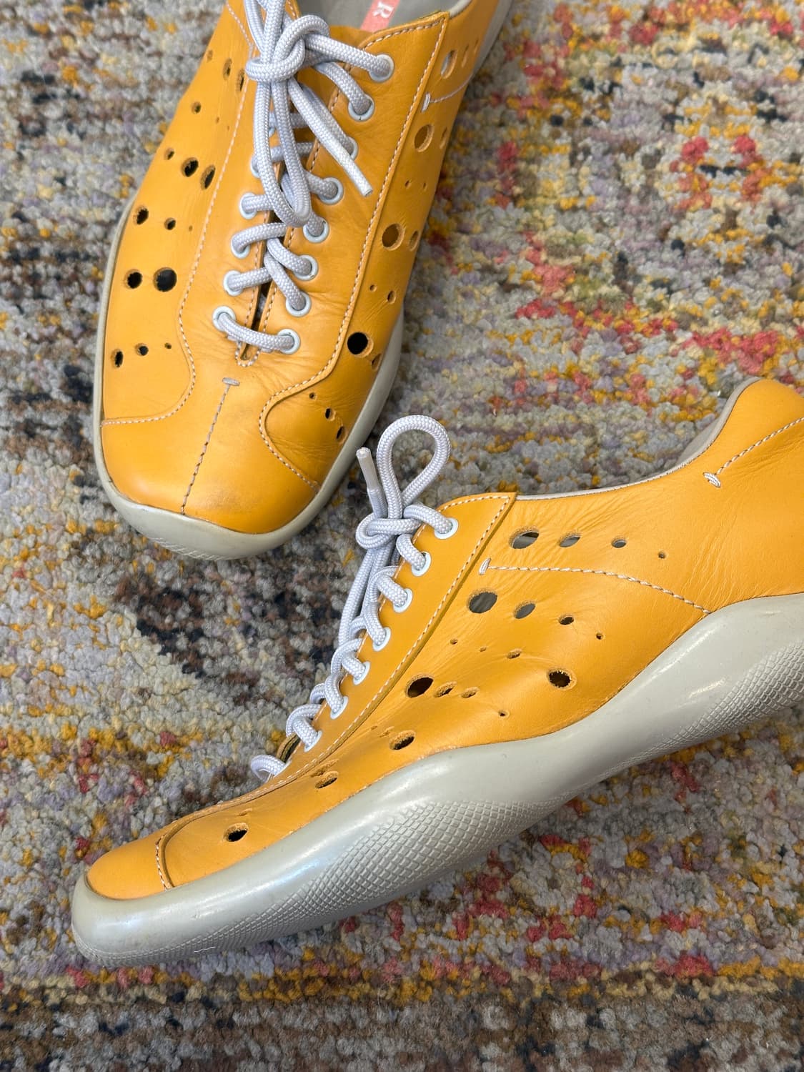 PRADA SPORT 펀칭 레더 빈티지 스니커즈 상품이미지2