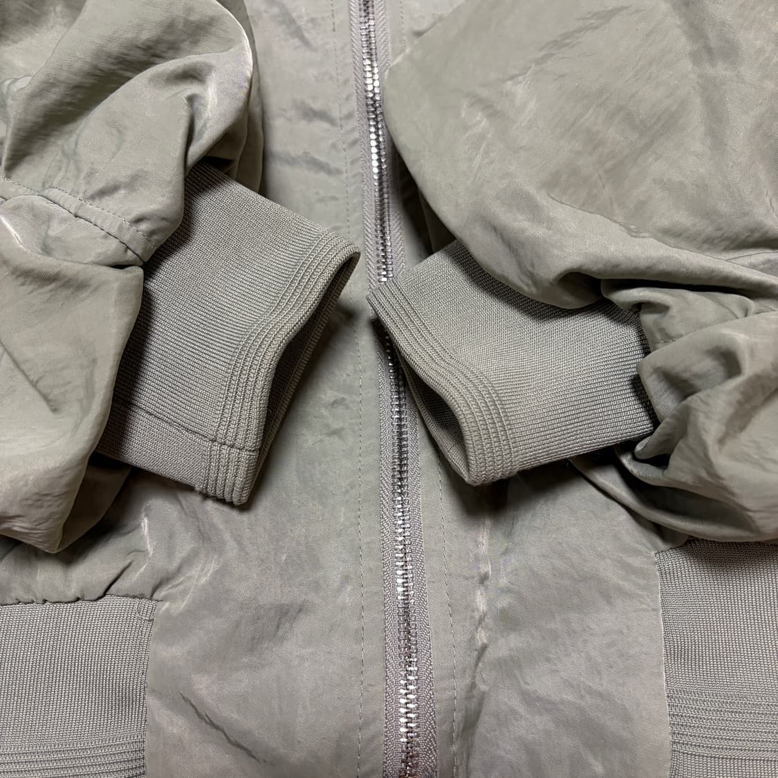 W)on&on 백로고 카키 숏 오버핏 항공점퍼 상품이미지5