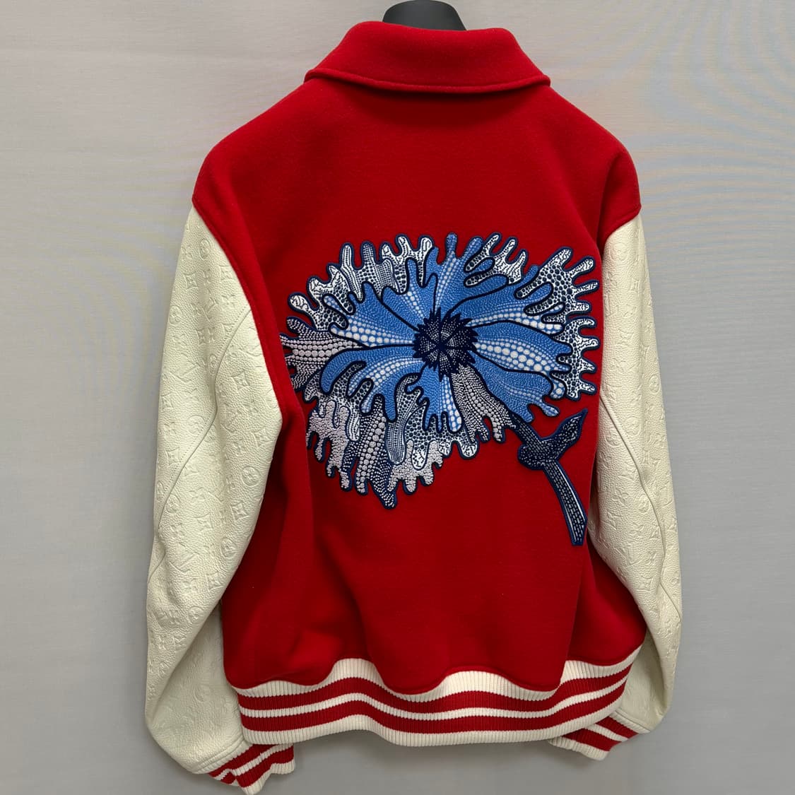 루이비통 x 야요이 쿠사마 싸이키델릭 플라워 자수 바시티 블루종 자켓 상품이미지6