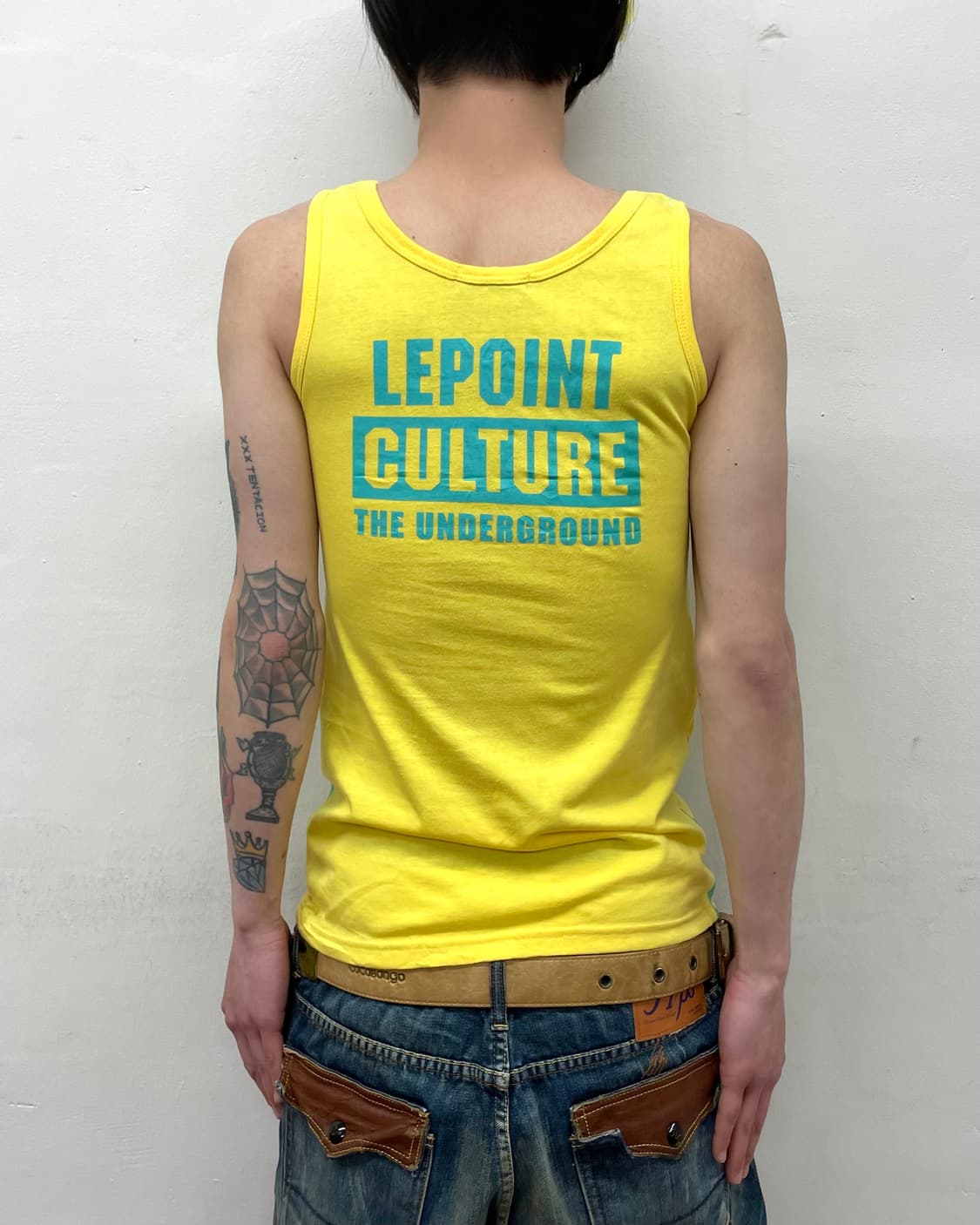 lettering Glossy yellow retrosleeveless  상품이미지2
