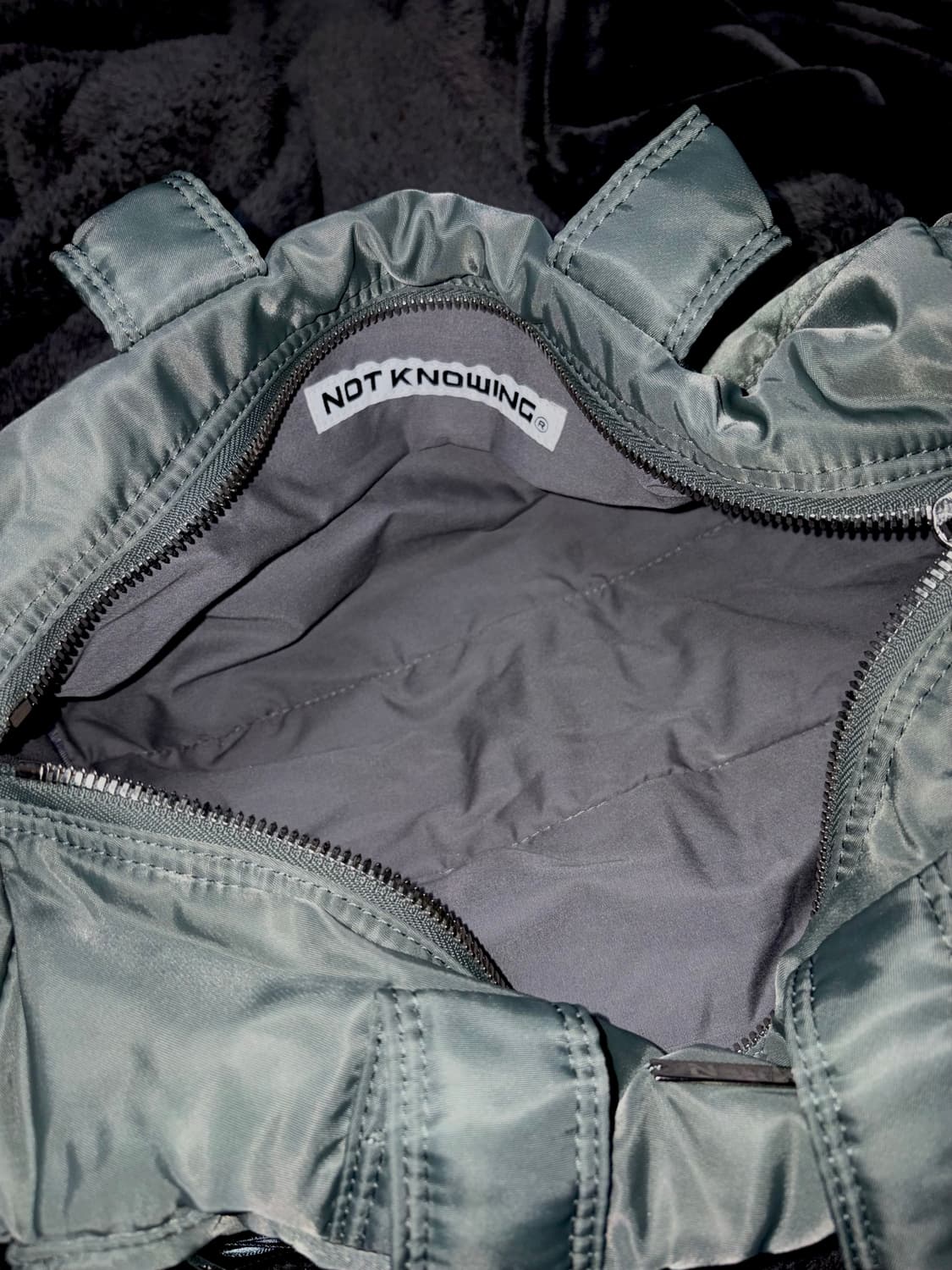 낫노잉 더플백 판매합니다 상품이미지3