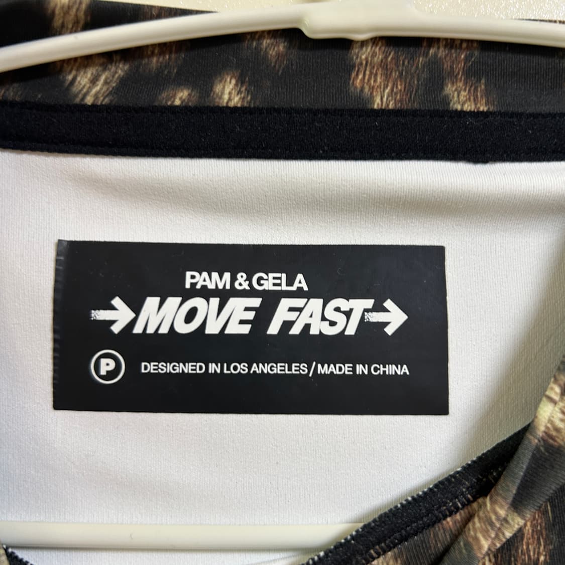 PAM&GELA  팜앤젤라 브라운 레오파드 크롭 탑 상의  상품이미지3