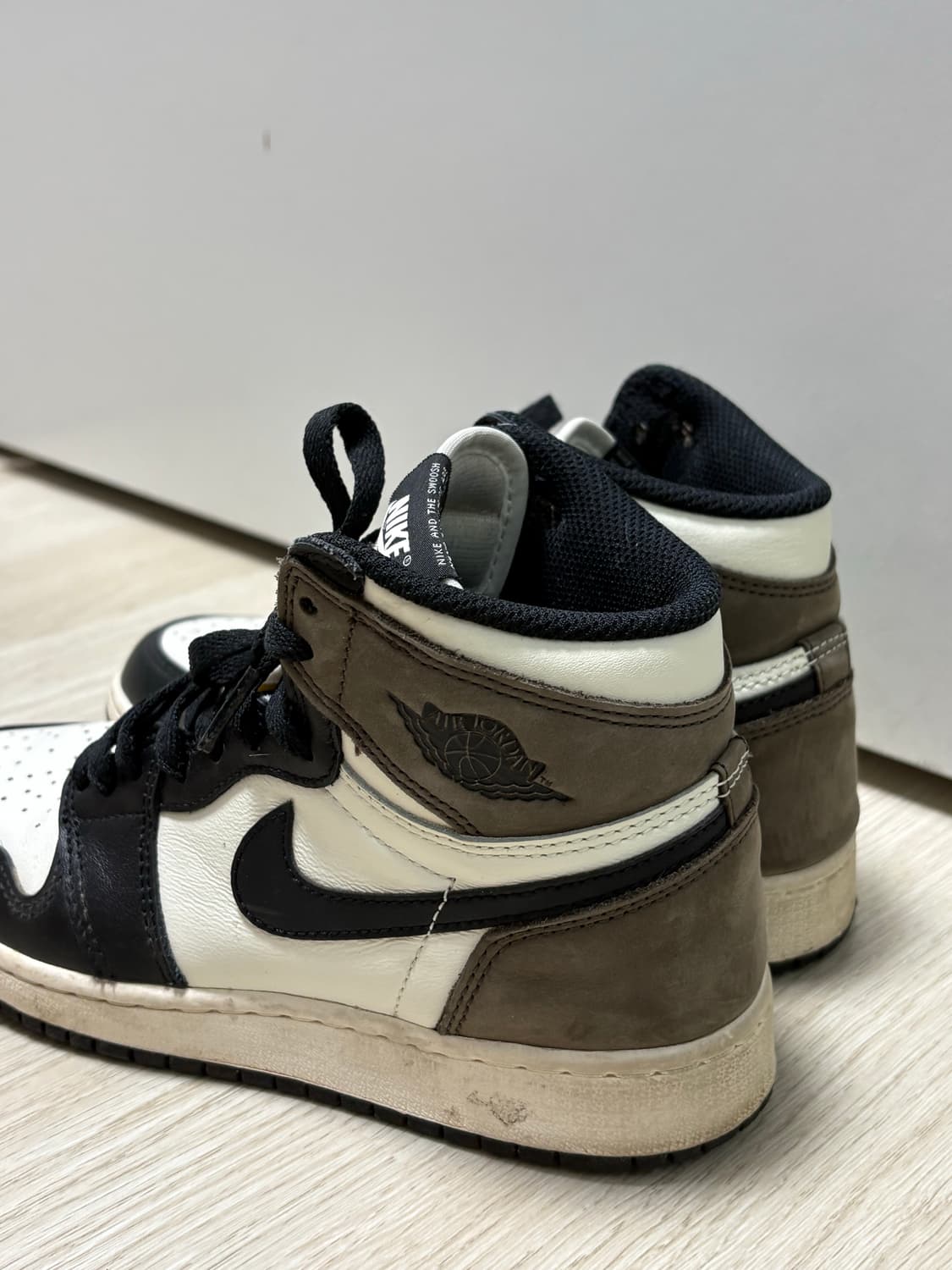 조던 1 레트로 하이 OG 블랙 모카 225 상품이미지3