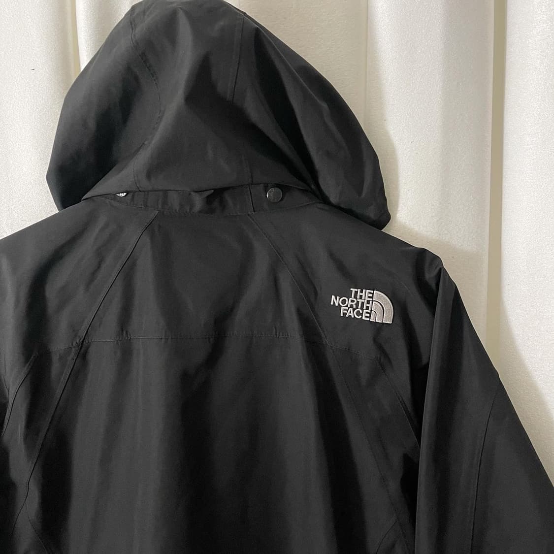 노스페이스 하이벤트 블랙 후드 윈드브레이커 상품이미지3
