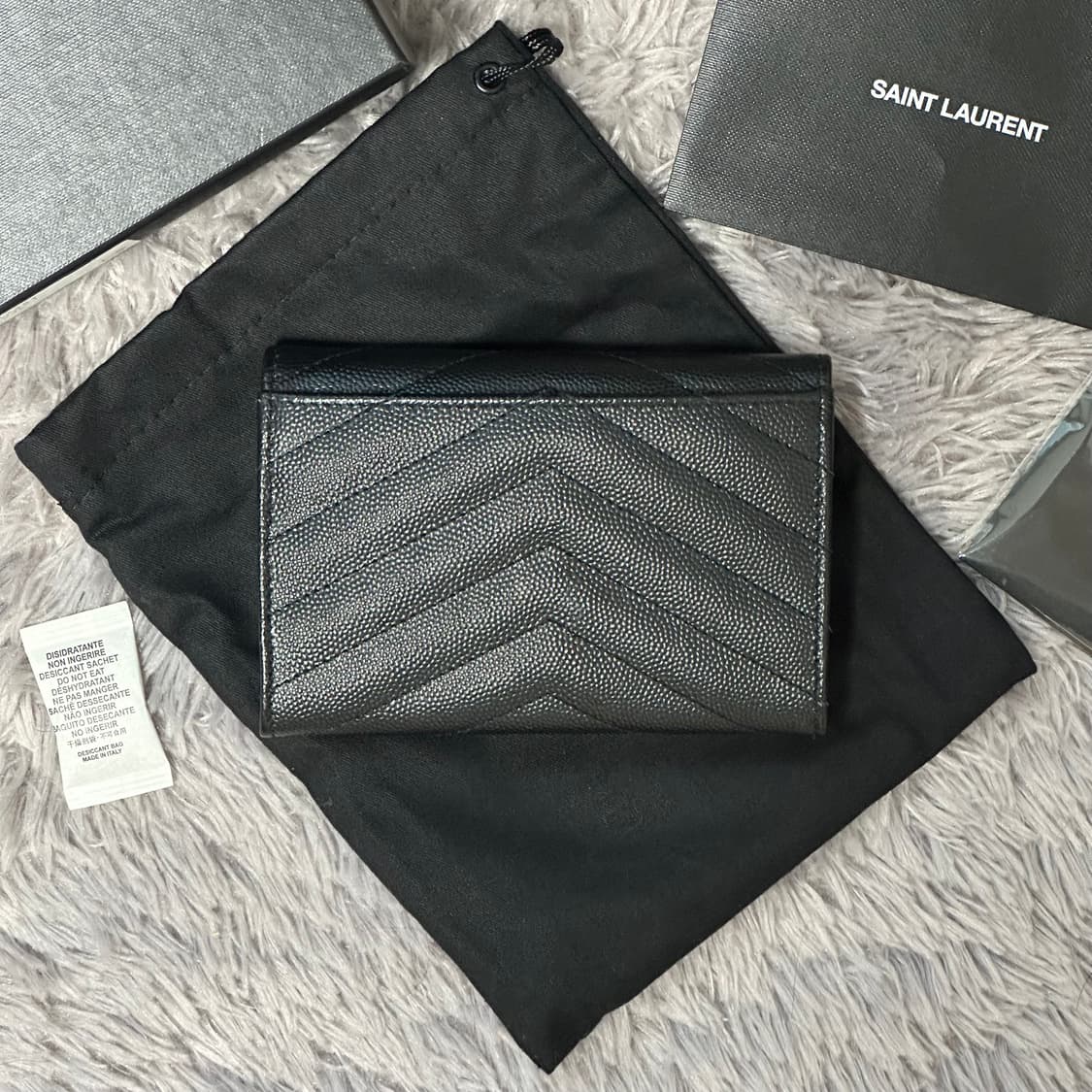 [풀구성] 입생로랑 마틀라세 엔벨로프 중지갑 블랙 상품이미지2