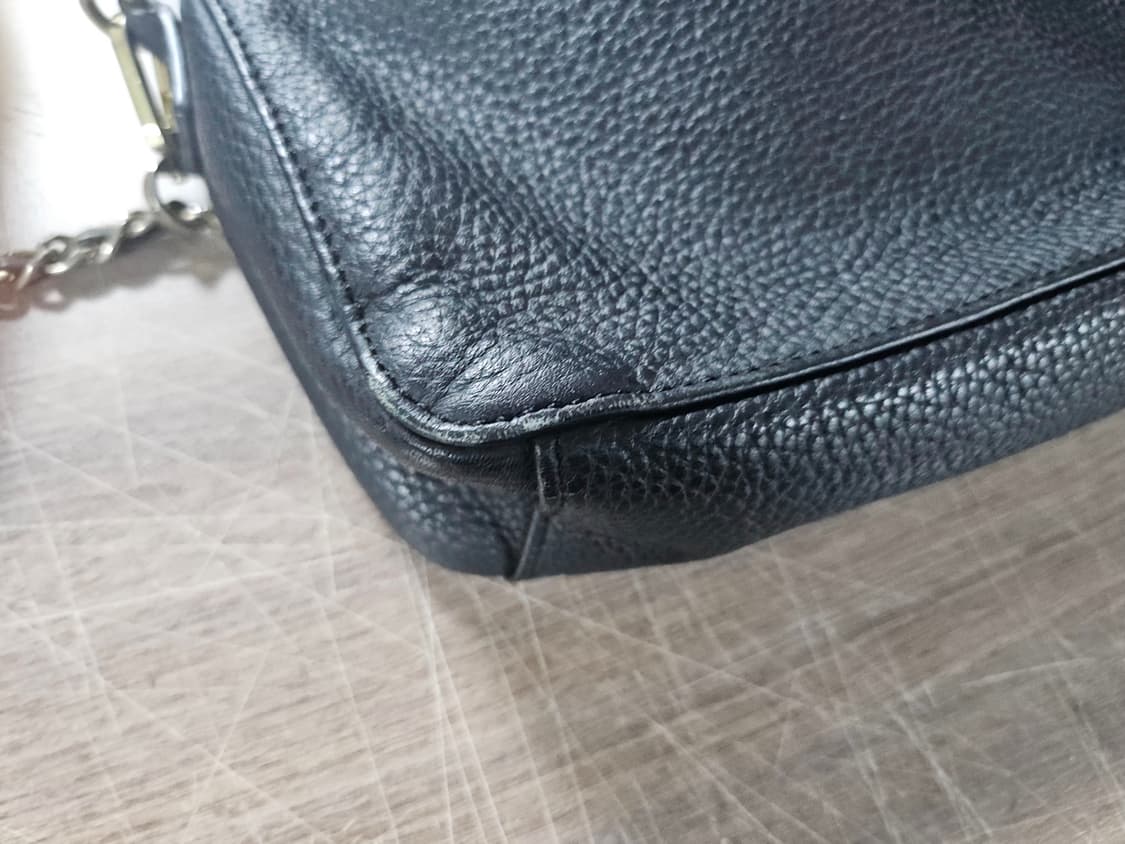 토리버치 블랙 레더 체인 크로스백 상품이미지4