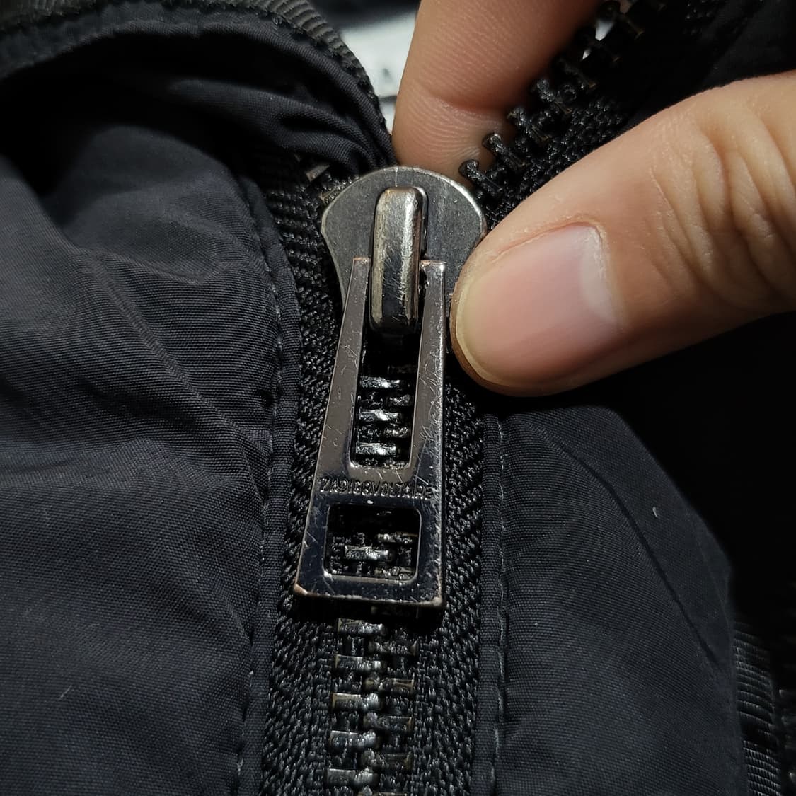 (여성) 쟈딕앤볼테르 사이드 로고 패딩 블랙 (XS) 상품이미지5