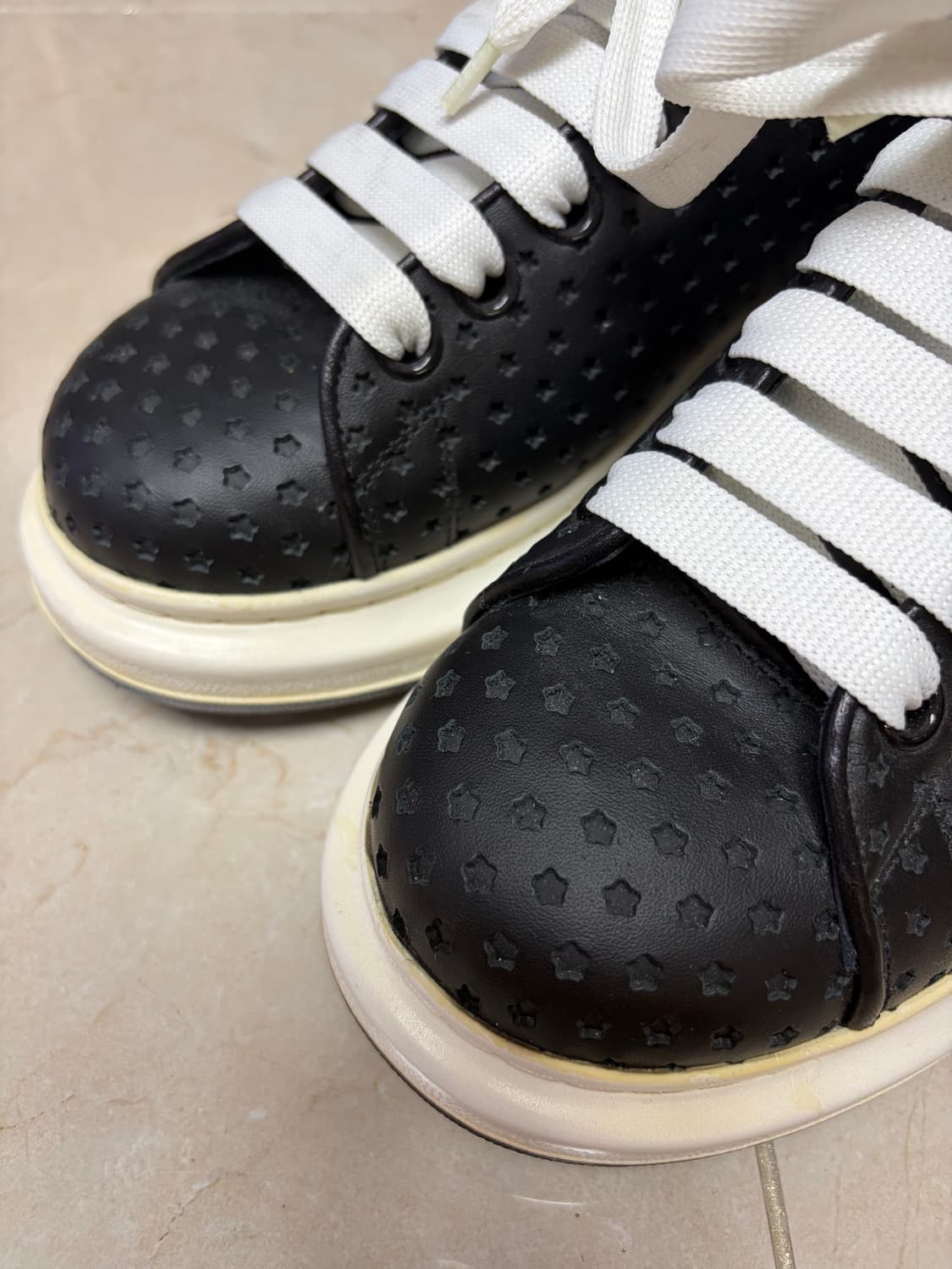 알렉산더 맥퀸 오버솔 스니커즈 블랙 상품이미지2