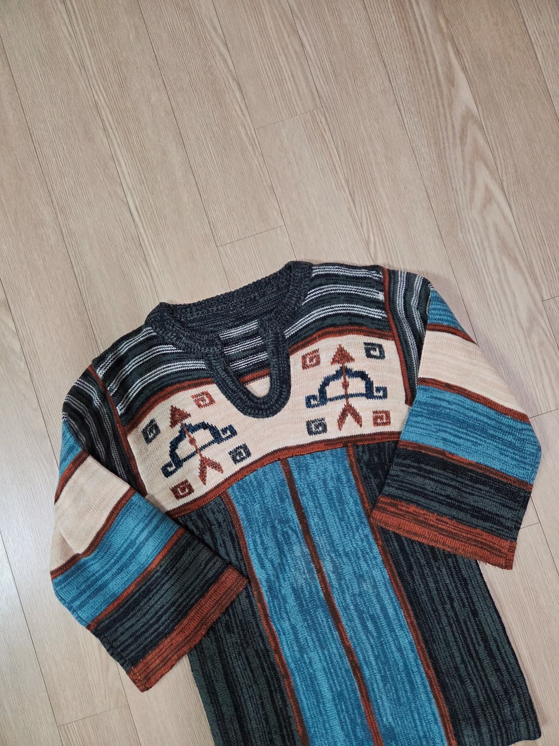 핸드 워크 배색 미드 슬리브 니트 상품이미지2