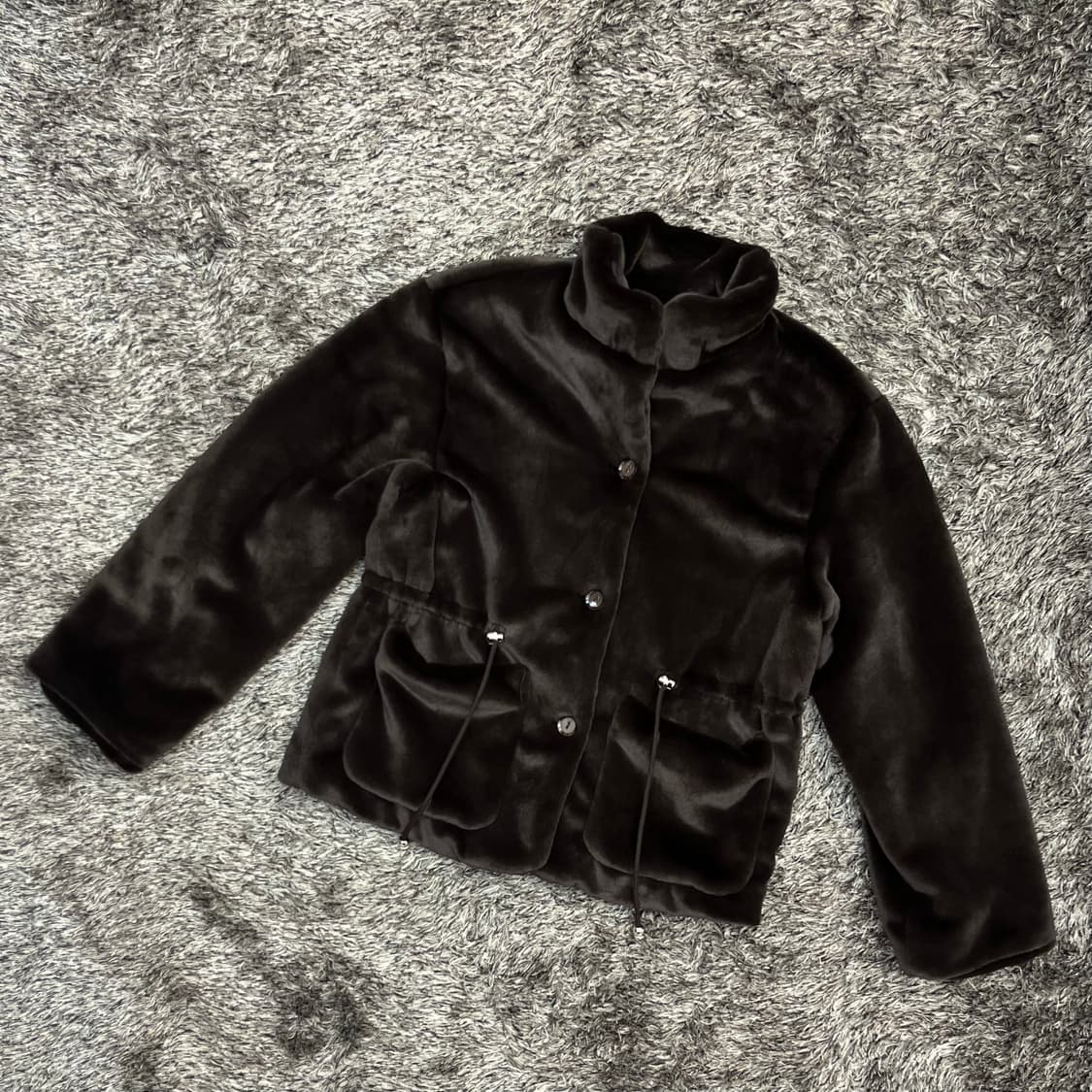 25년 마리끌레르 미디 하이넥 퍼 자켓 (38) 55 상품이미지1